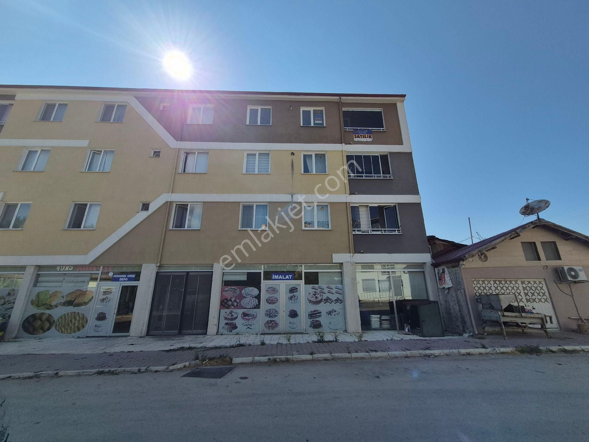 Erkan Anbar Dan Satılık 3+1 Daire Suluova Yenimahalle Salı Pazarı Yanı