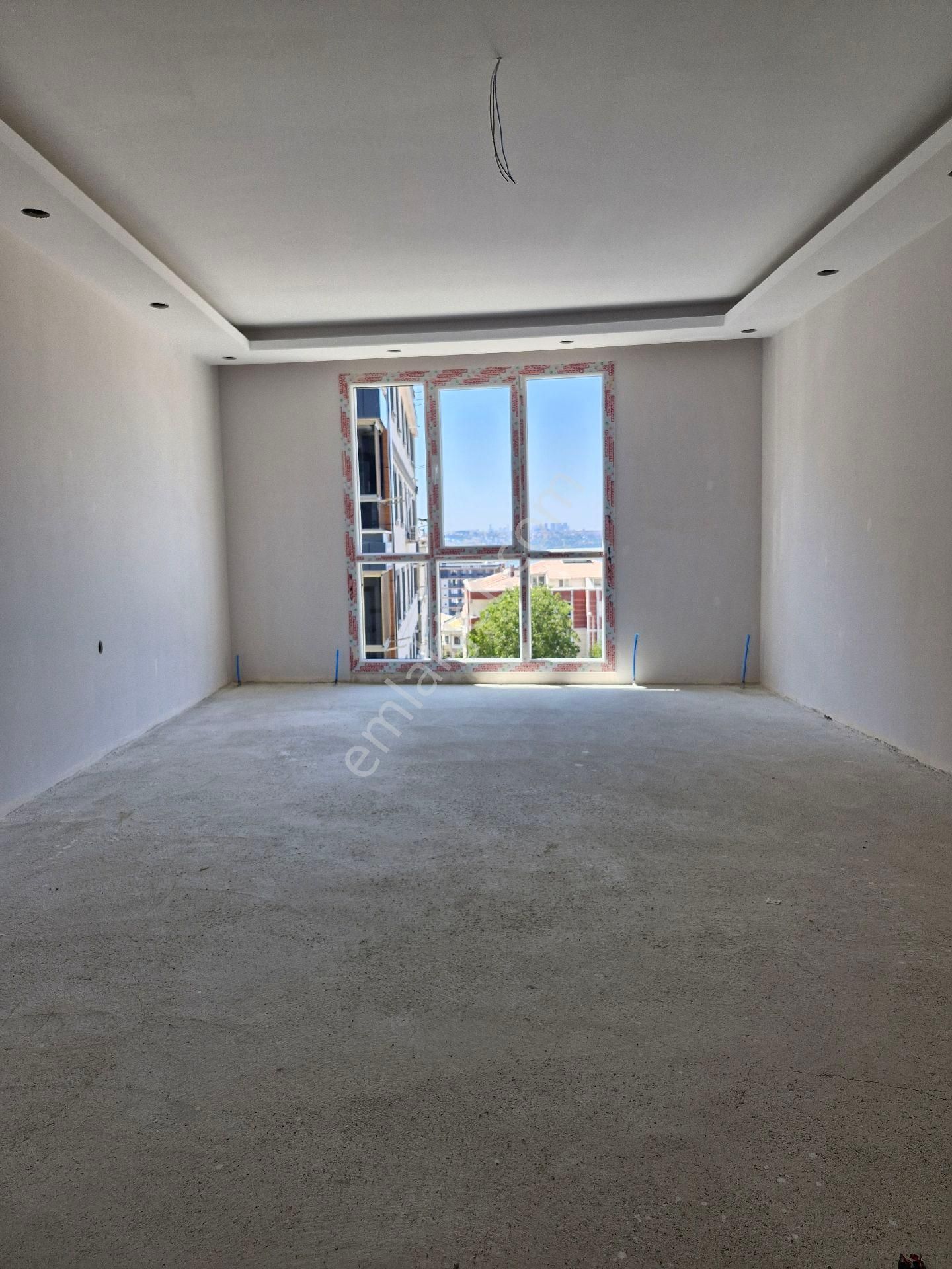 Küçükçekmece Cumhuriyet Mah. Satılık 95 M2 Sıfır 2+1 Otoparklı Arakat