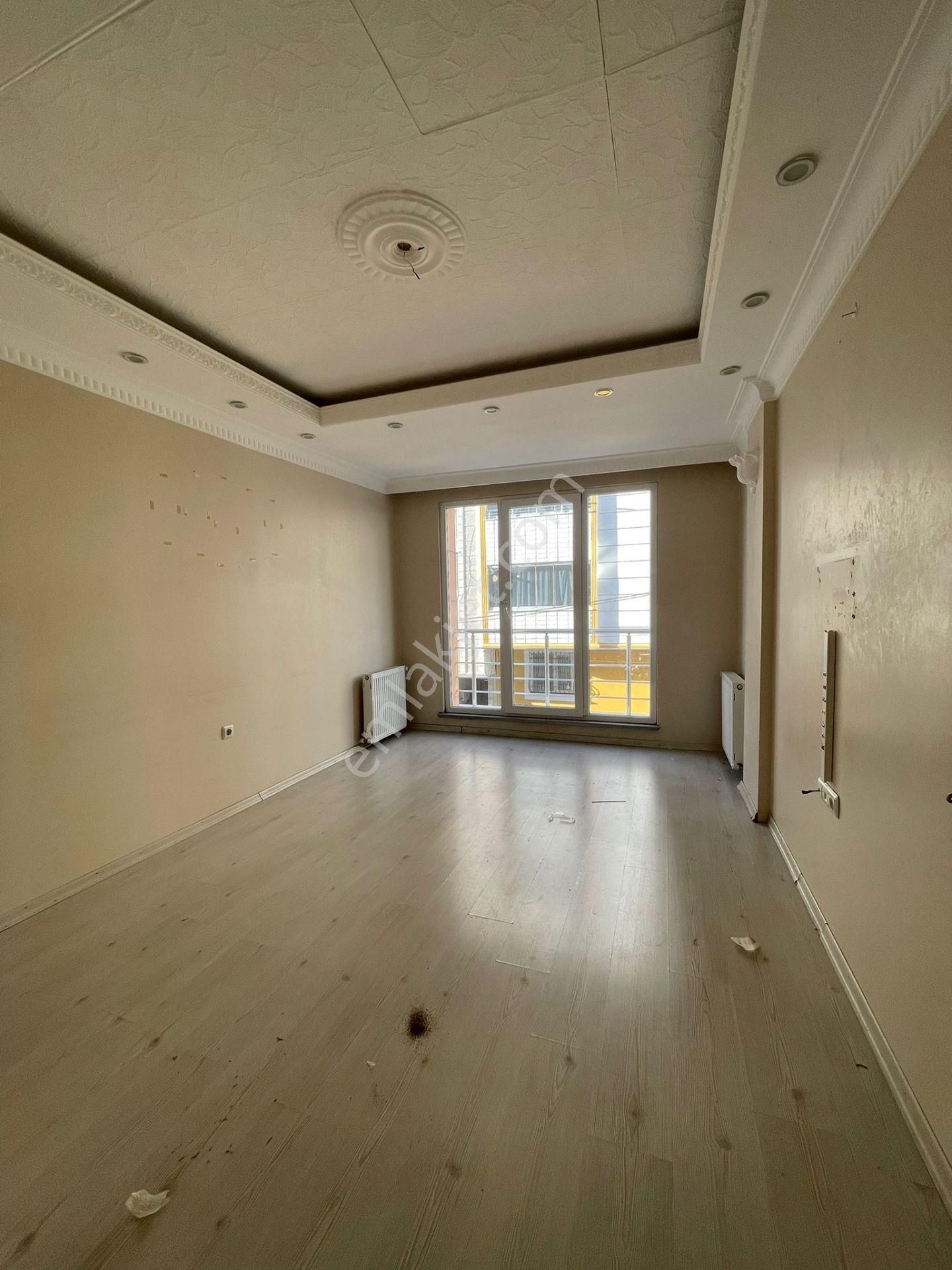 Merkezi Konumda Balkonlu 2+1 Kiralık Daire