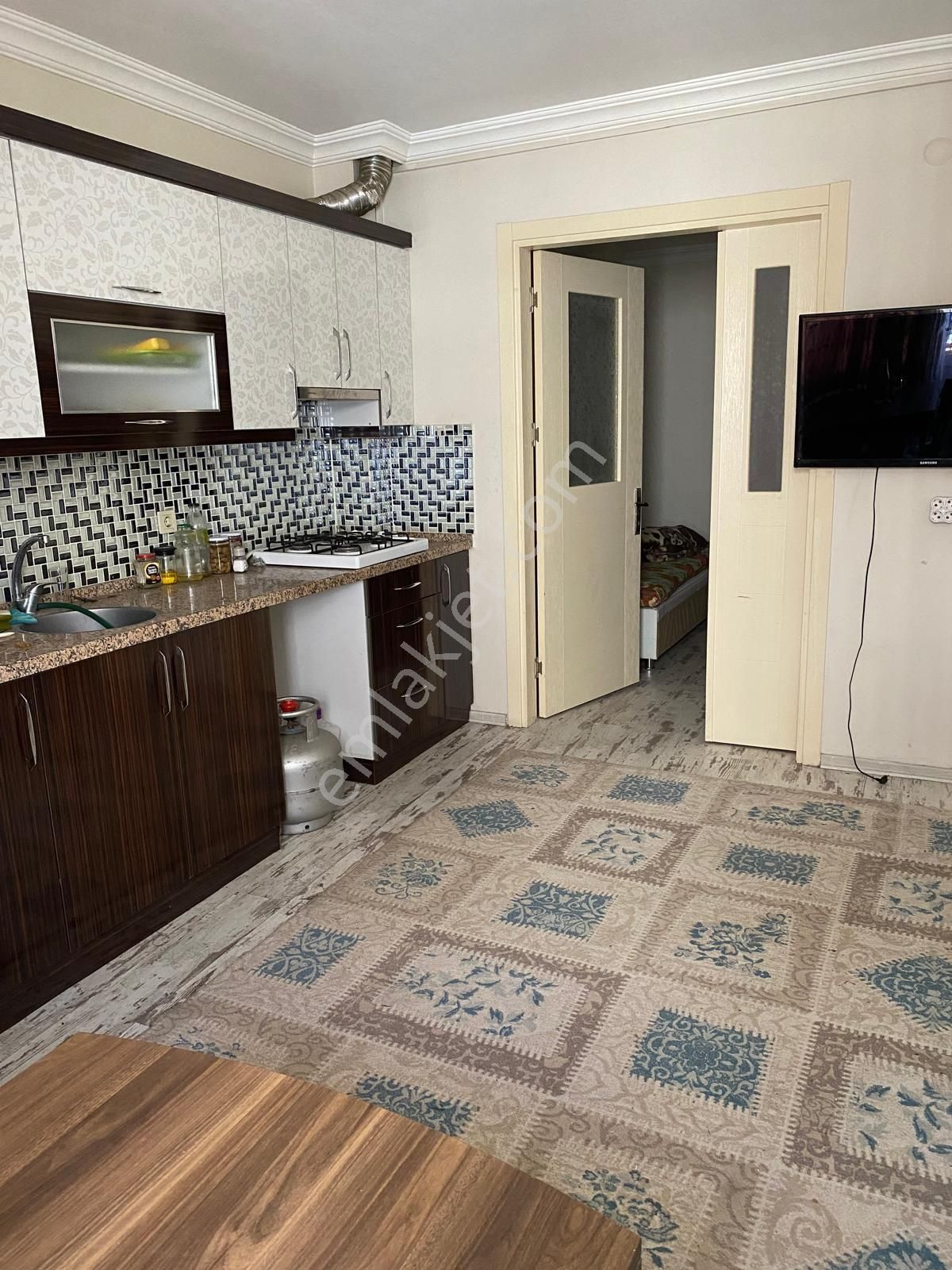 Salihli Evim Emlaktan Çarşı Merkzde 1.noter Yanında Eşyaları İle Birlikte Satılık 1+1 Geniş Daire