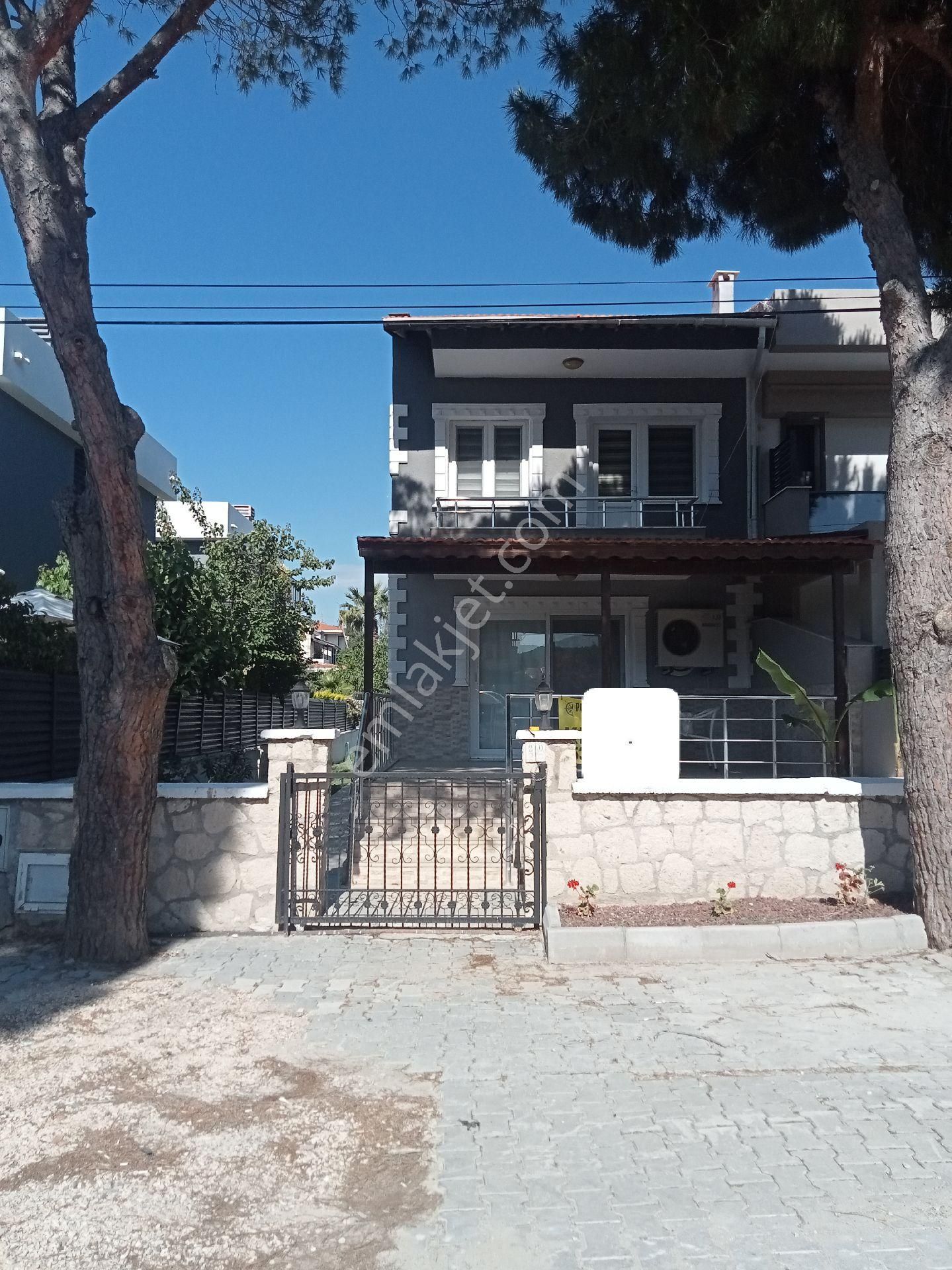 Emre Emlak'tan Alaçatı'da Kiralık Villa