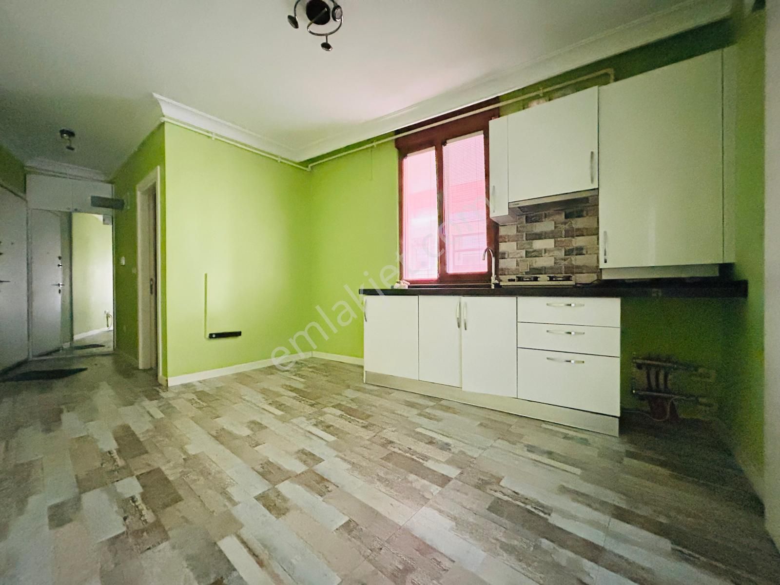 Maltepe Küçükyalıda Satılık 1+1 Yüksek Giriş Yeni Binada İskanlı