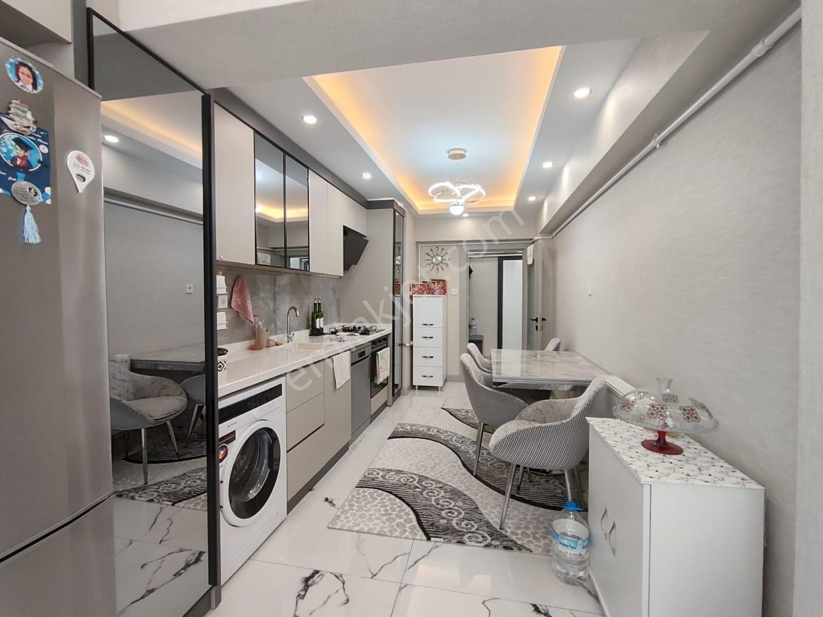 Bademler Emlaktan Site İçerisinde Orta Katta Ful+full Yapılı Şahane Bir Daire