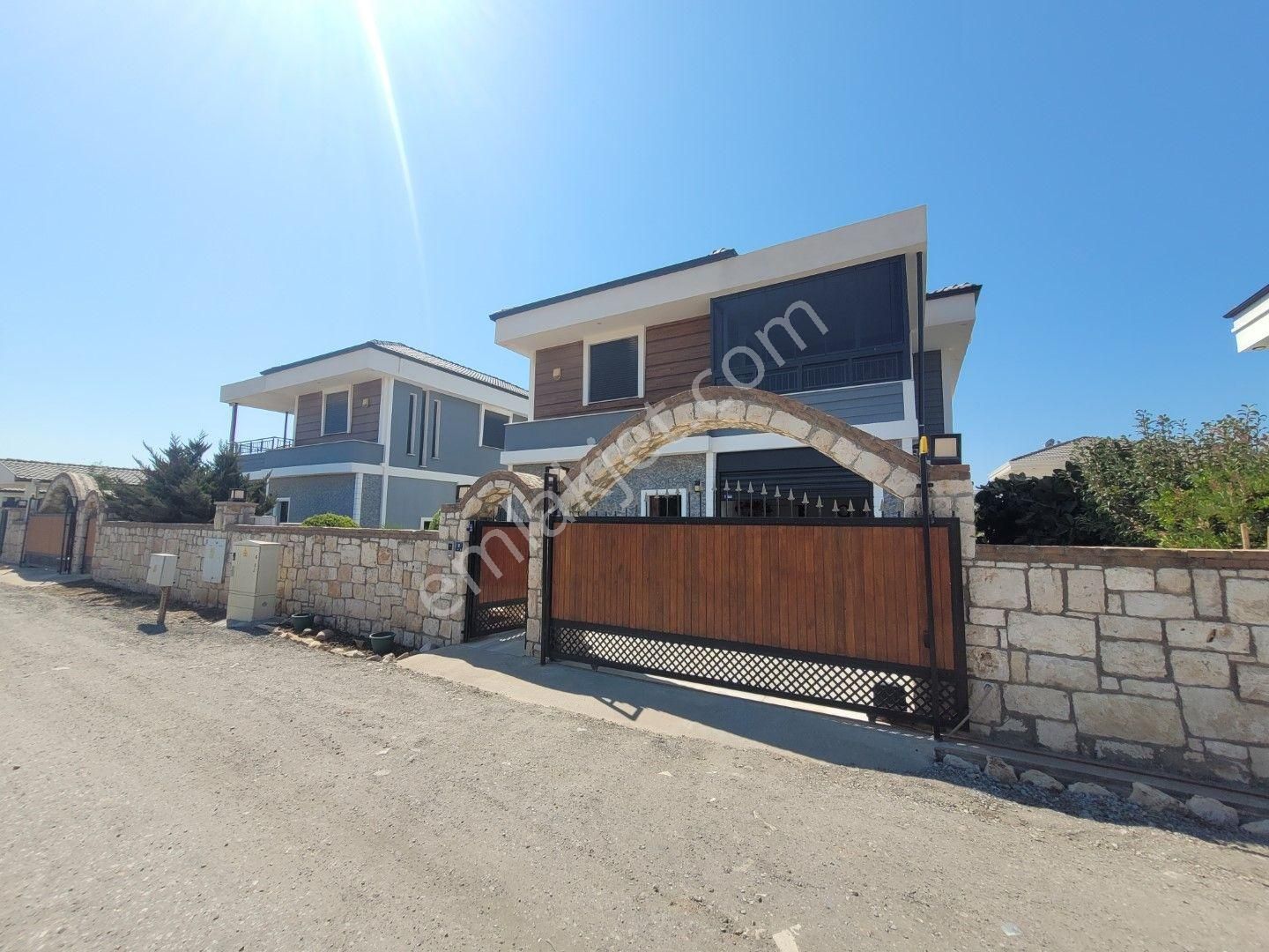 Didim Efelerde Yanyana Arsa İçinde 2 Adet 3+1 Müstakil Tapulu Villa
