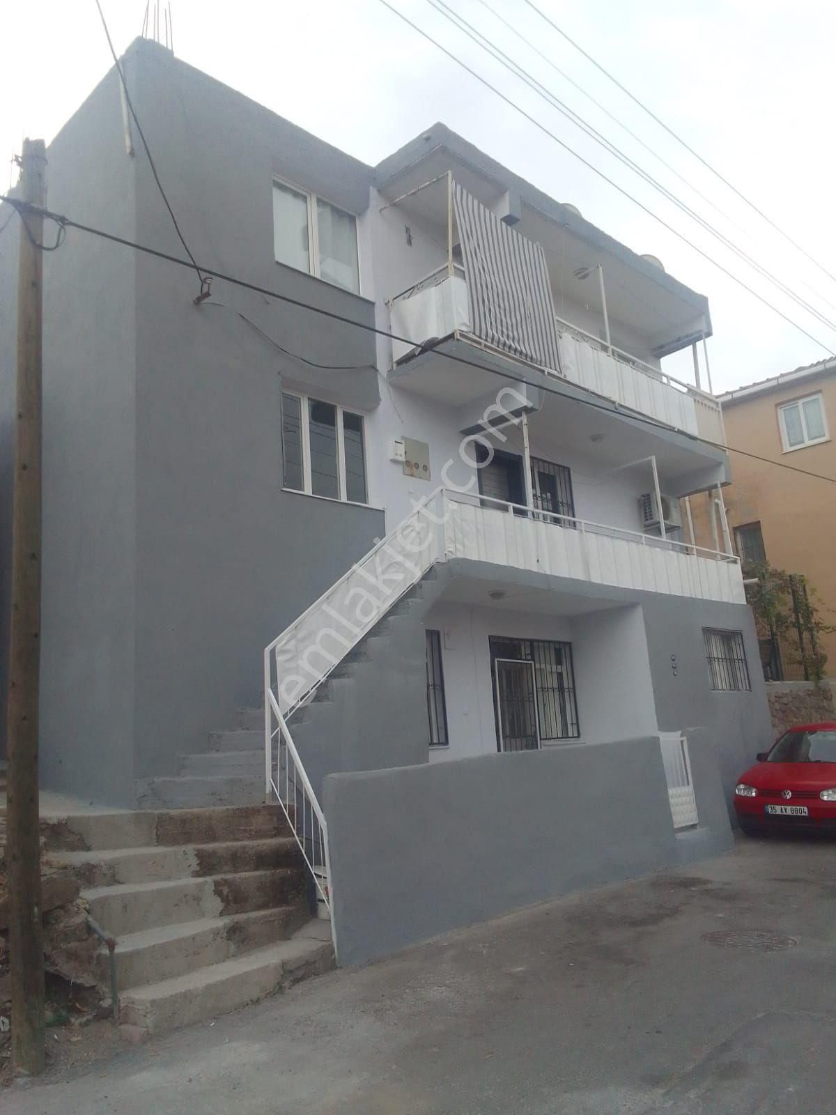 Çiğli Şirintepe'de Satılık 3 Katlı Bina