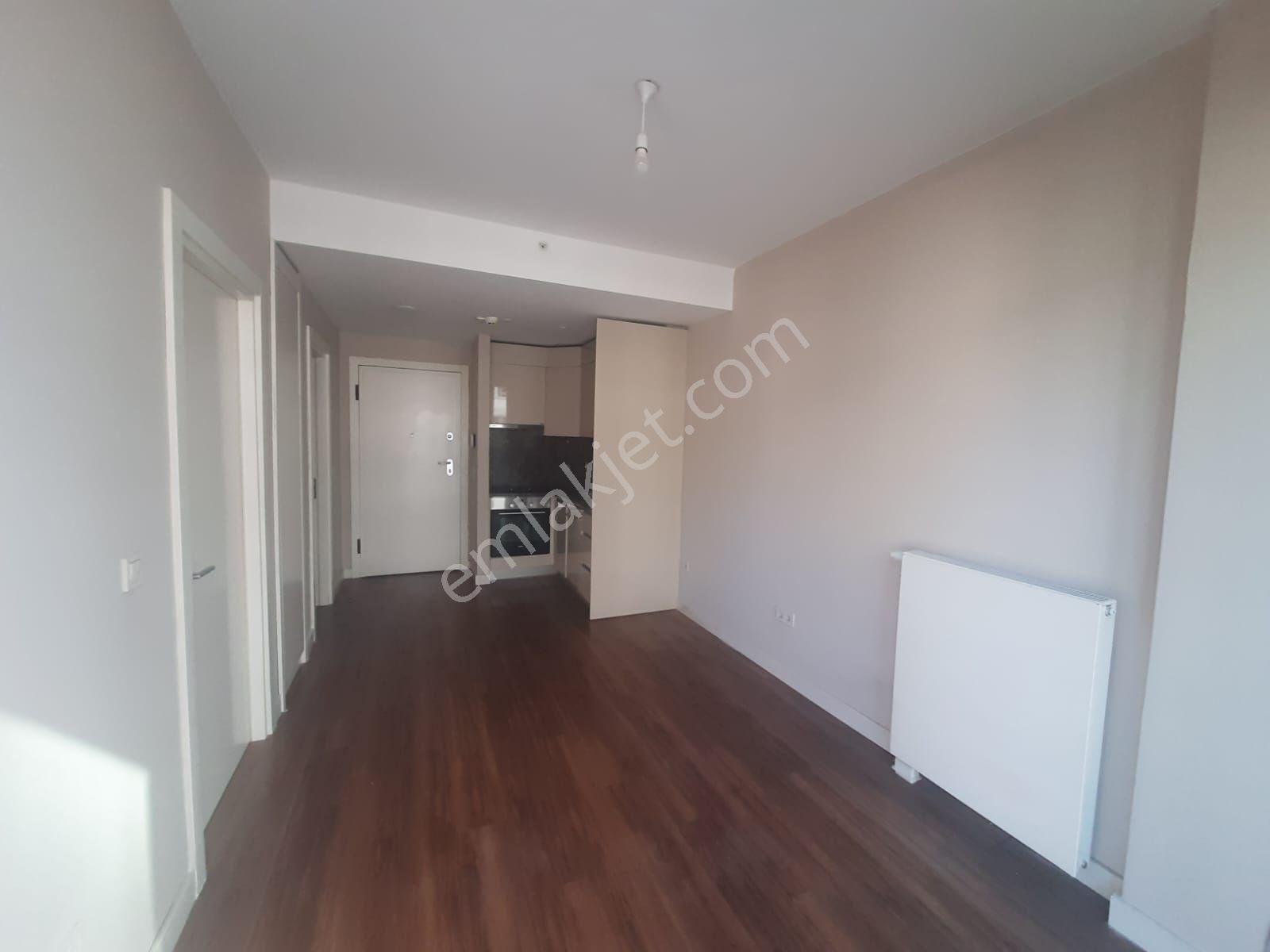 Satış Ve Kiralama Ofisinden Boş Teraslı Kiralık 1+1 Daire