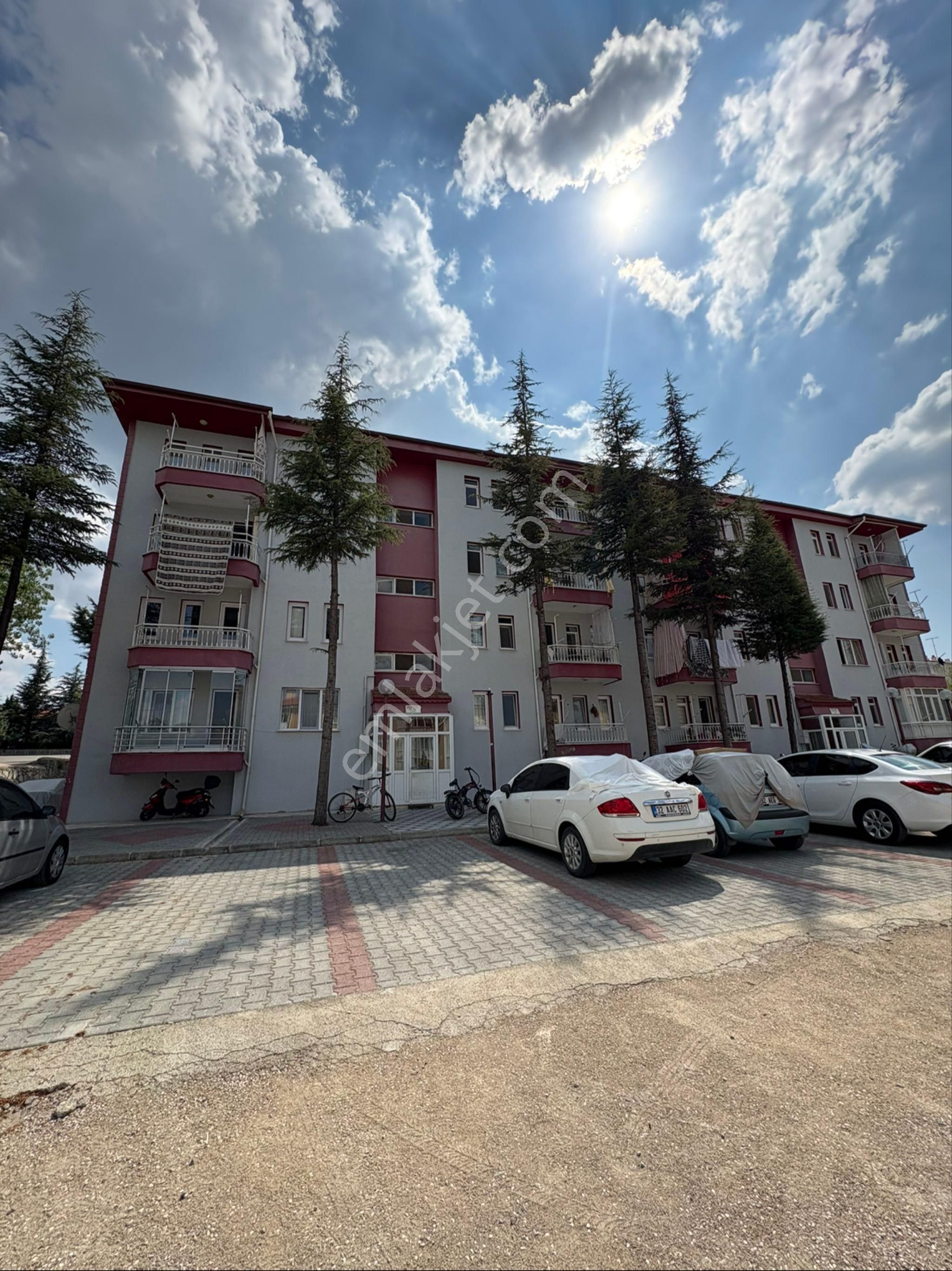 İnal Emlaktan Isparta Merkez Batıkent Mahallesinde Satılık 3+1 120 M2 Daire