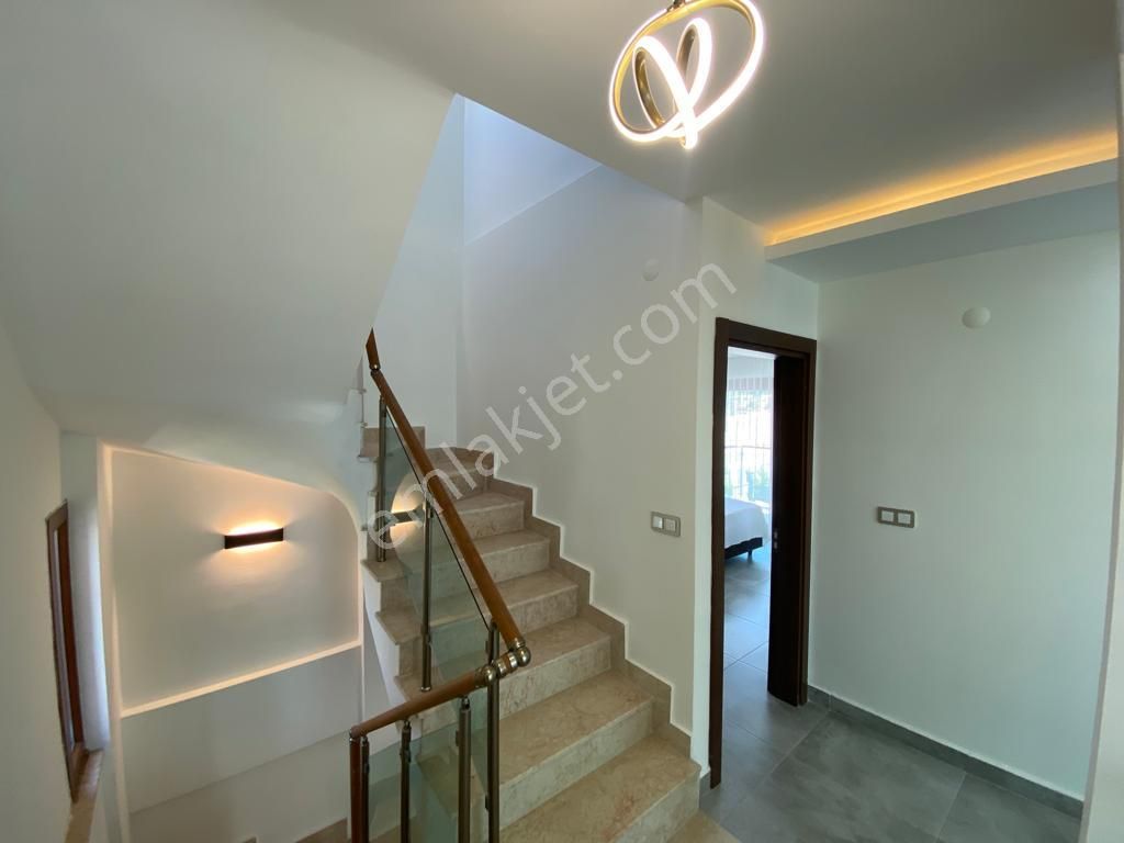 Aclass'dan Kusadasında Satılık Özel Havuz / Otopark 500 M2 Bahçe-asansorlu-5+1 Tamamı Müstakil - Görsel 15