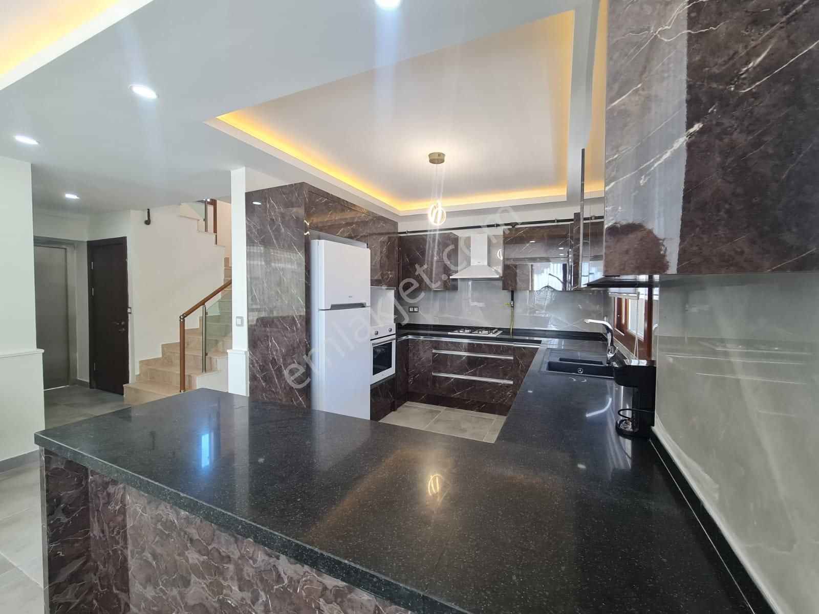 Aclass'dan Kusadasında Satılık Özel Havuz / Otopark 500 M2 Bahçe-asansorlu-5+1 Tamamı Müstakil - Görsel 29