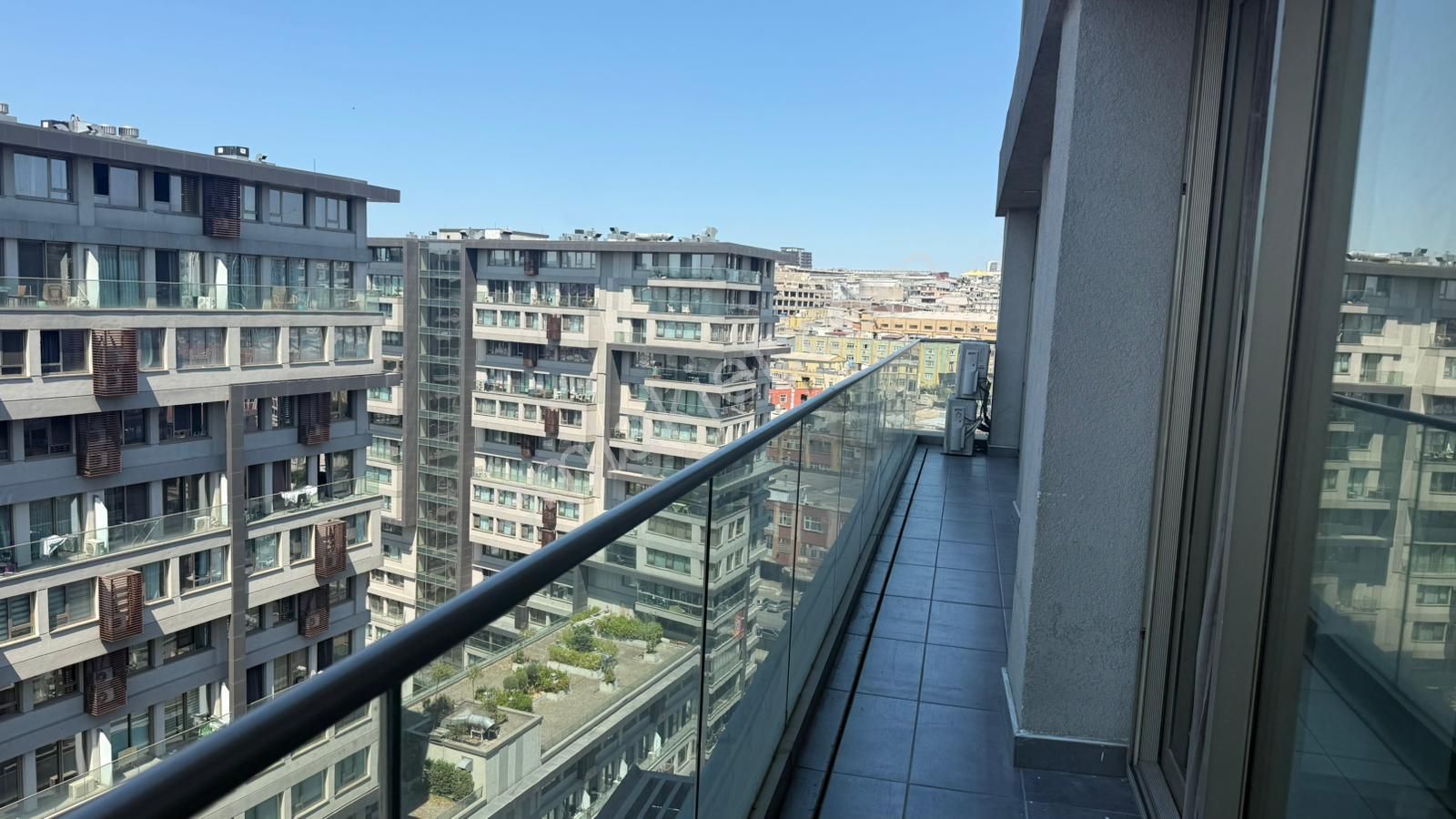 Satış Ve Kiralama Ofisinden Boş Teraslı Kiralık 2+1 Daire