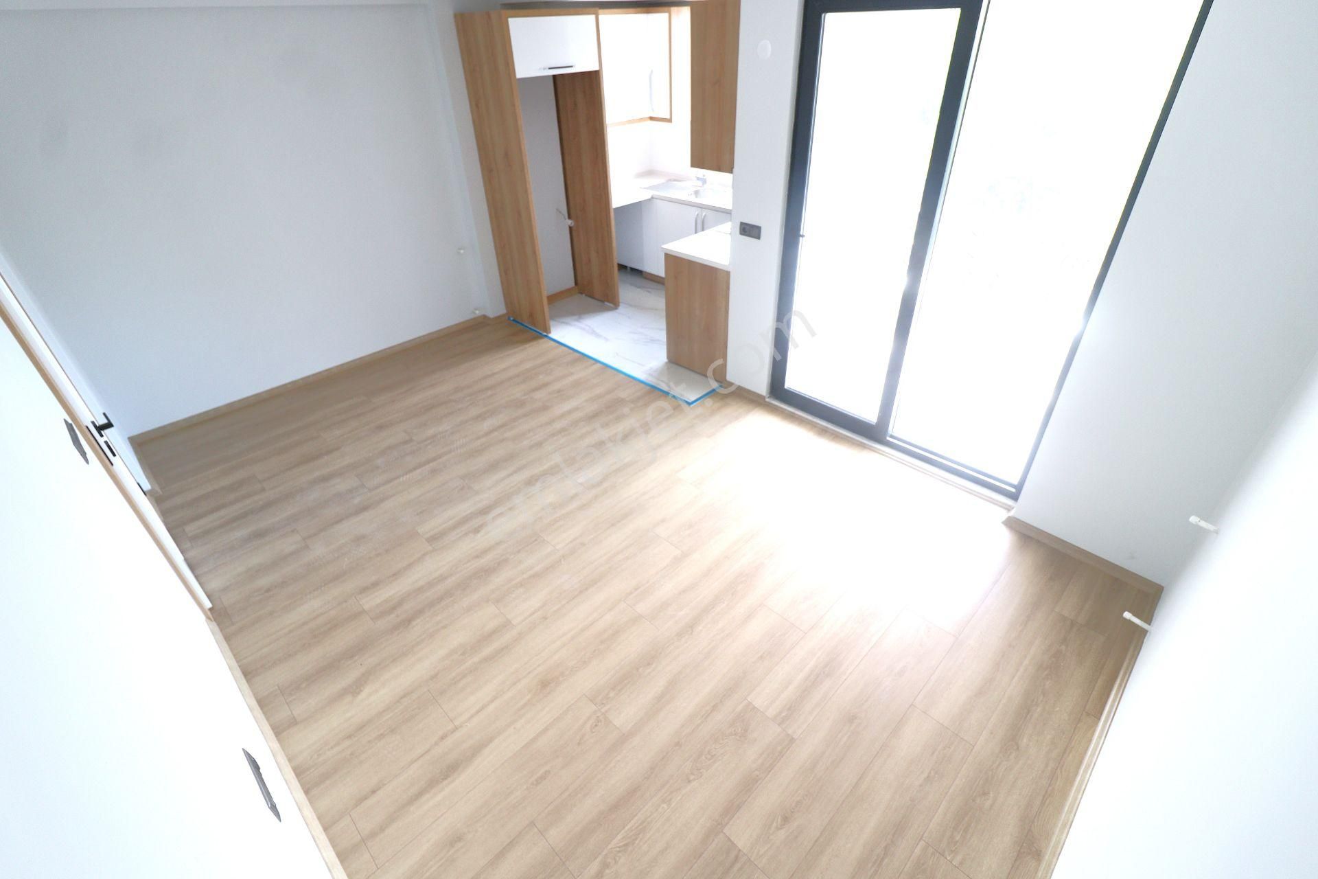 Akçay'da Aygül Ayrıcalığıyla Kat Ve Cephe Seçenekleri İle Sıfır Geniş Balkon Lüks 2+1 Satılık Daire