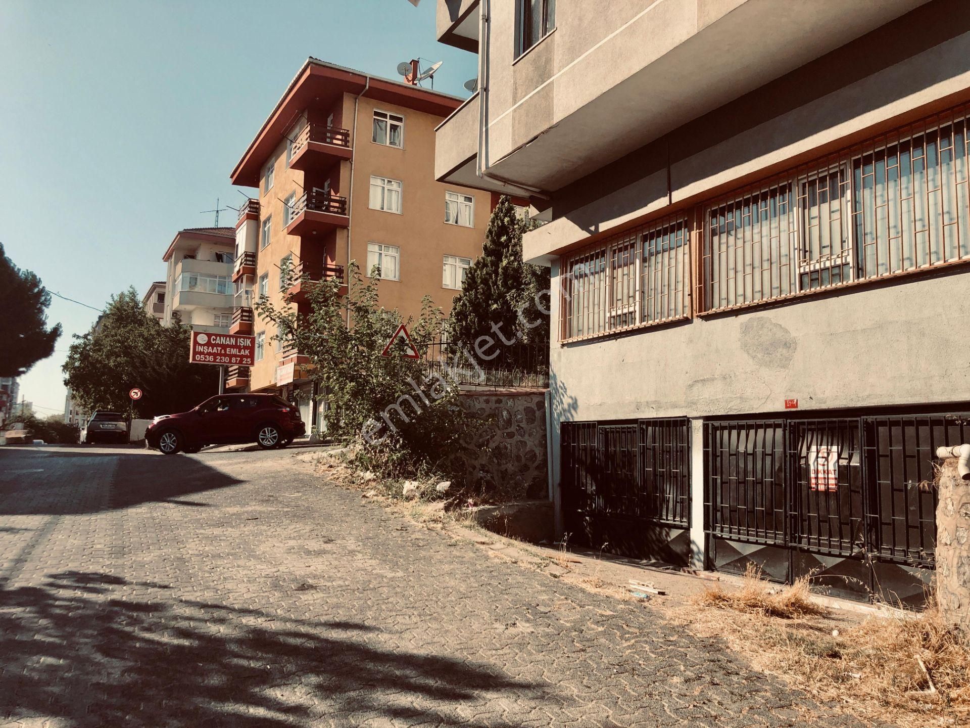 Ataşehir Emlak`tan İçerenköy Karakol Caddesine Yakın Kiralık Depo