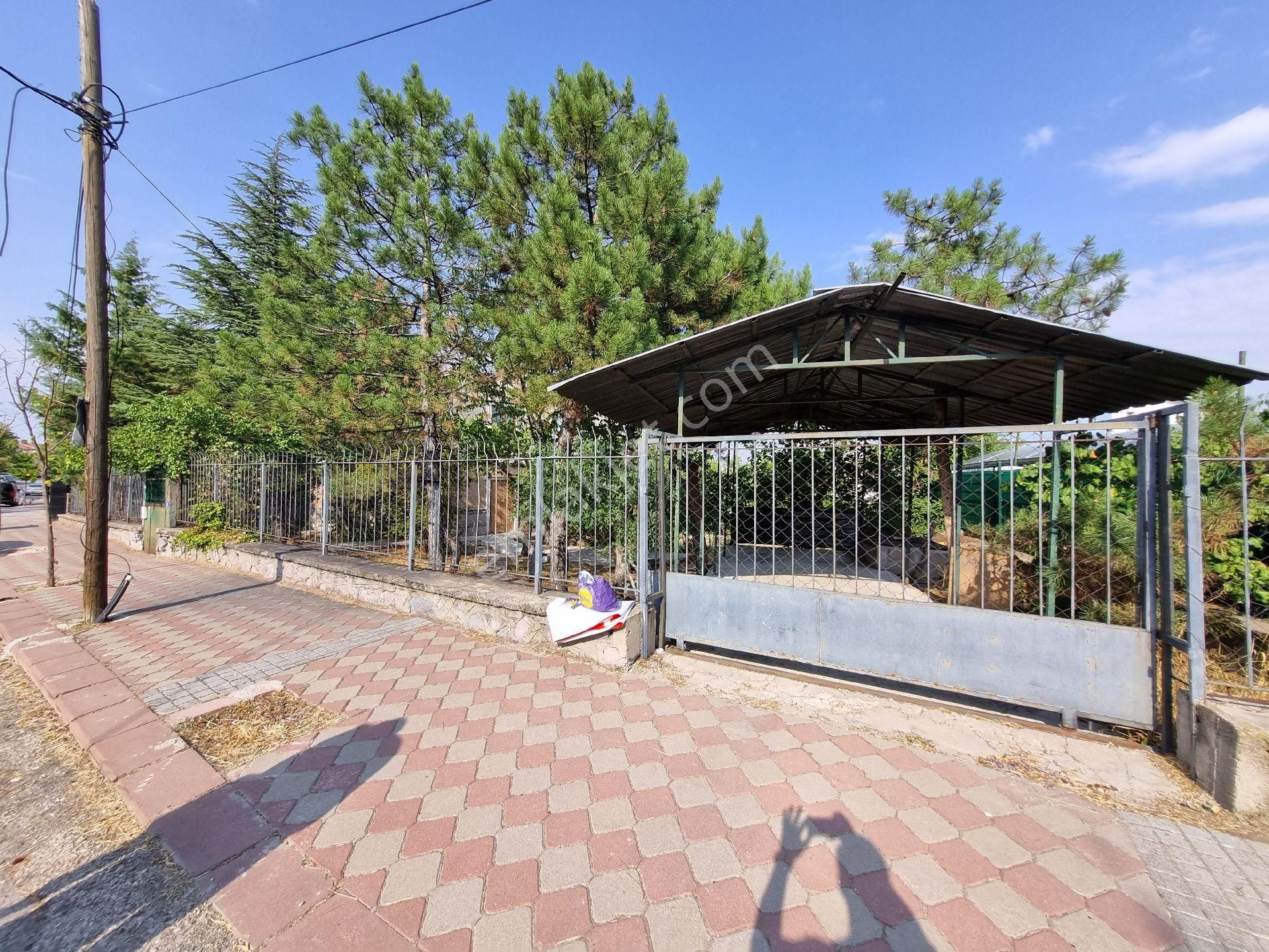 Bağbaşı'dan Karargahtepe Mah Tek Tapu 1021m2 - 32m Yol Cepheli Satılık Villa Arsası