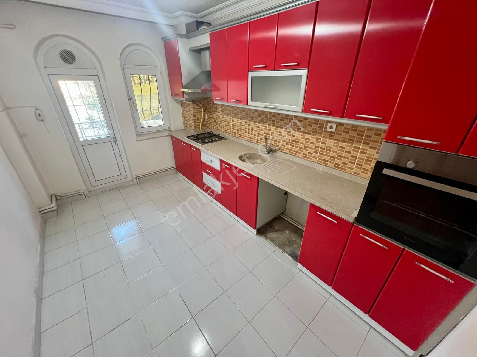 Aras Emlaktan Bahçelievler Mahallesinde 2+1 Kiralık Ara Kat