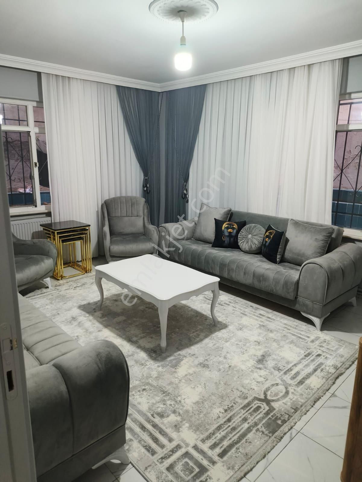 Güngören Akıncılar Mahallesi'nde 2+1 75 M2 Krediye Uygun Satılık Bahçekatı Daire