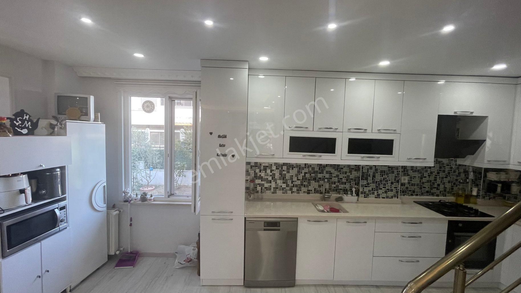 Yeniçiftlik'de Denize 200 Metre Mesafede - Eşyalı Müstakil 4+1 Lüx Villa - Görsel 18