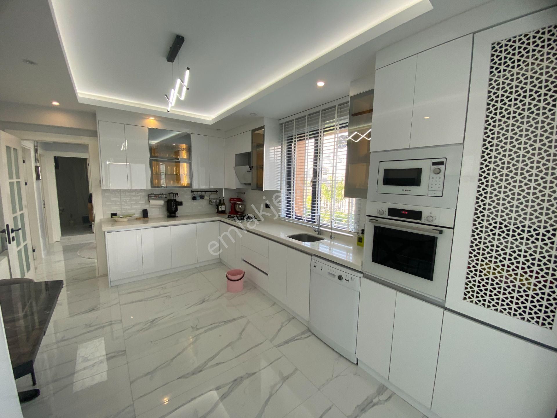 Bağlıca Da Modern Mimarisi İle Ultra Lüks Yapılı Emsalsiz 5+1 Villa