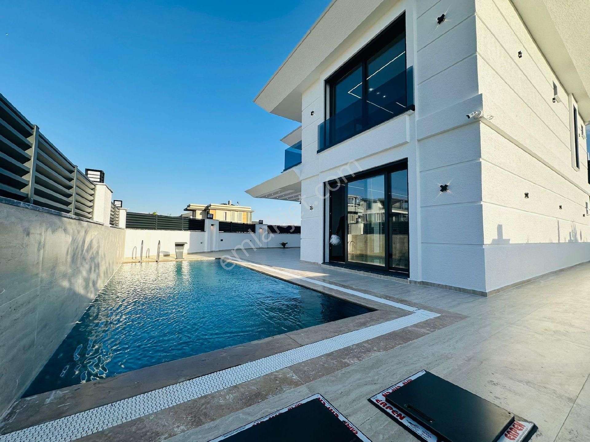 Didim Efeler Mahallesi.köşebaşı 4+1 Tam Mustakil Havuzlu Villa