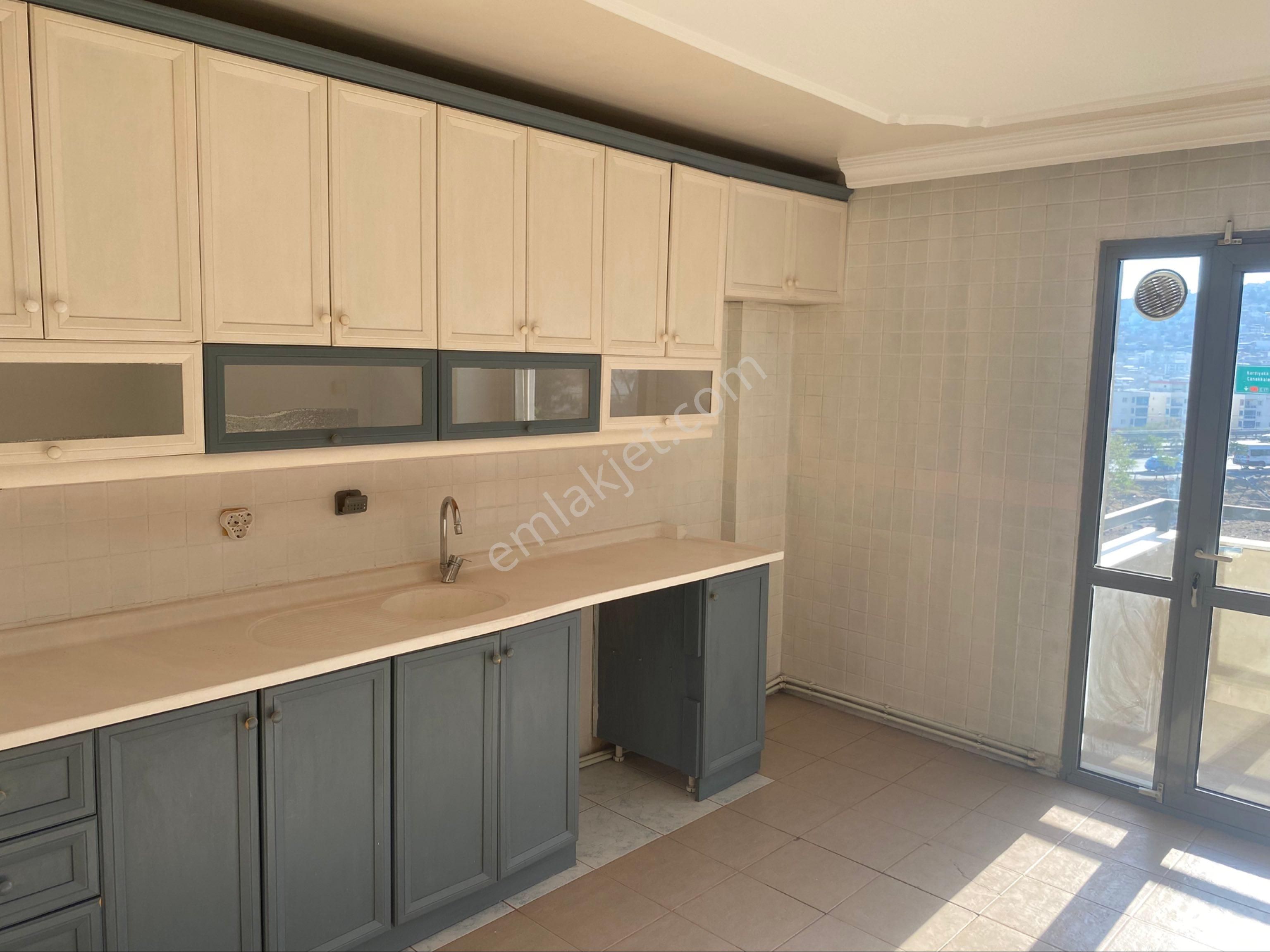 Atatürk Mahallesi Yavuz Caddesindene 100 M Mesafede Manzaralı 140 M2