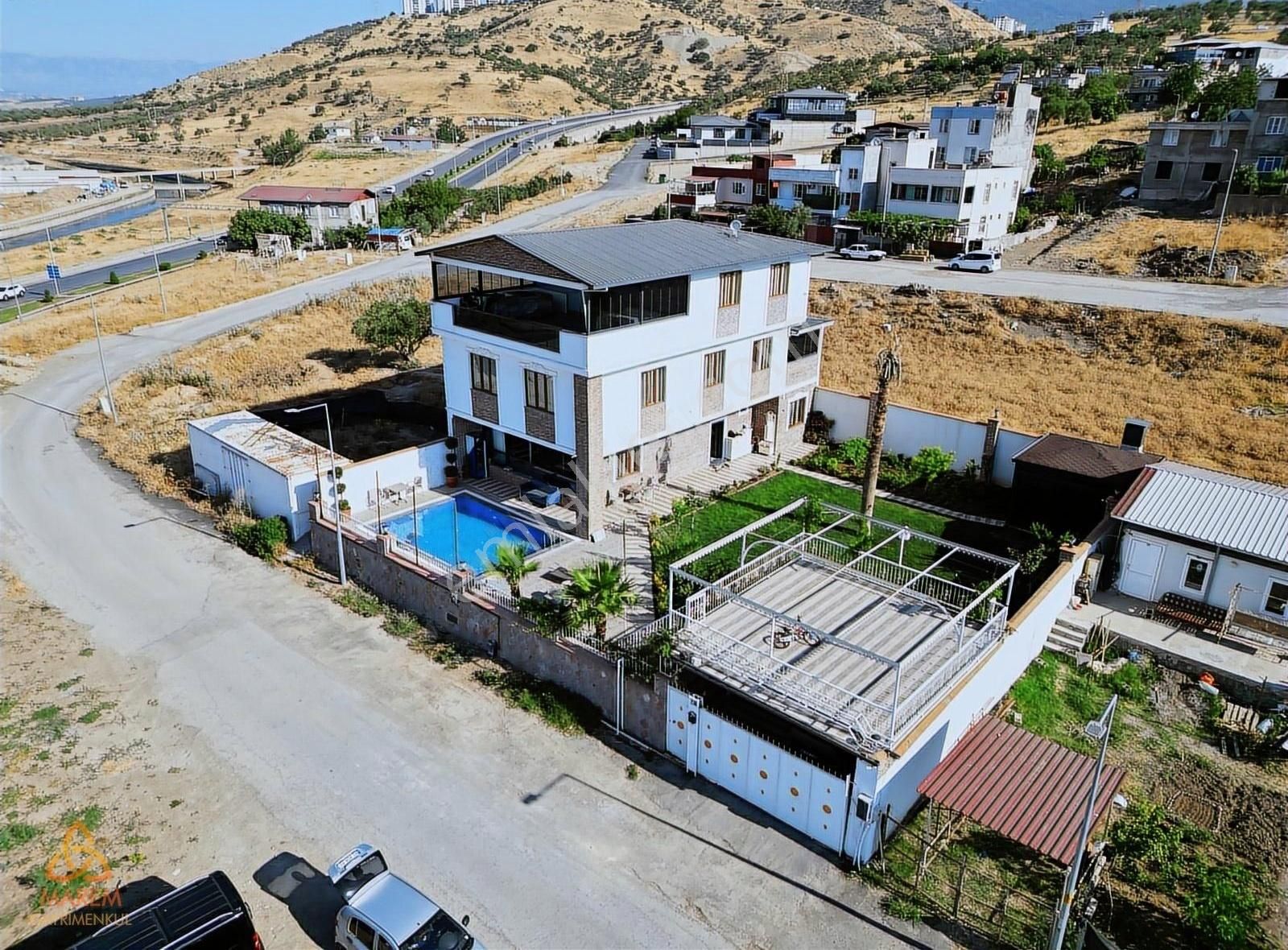 Marem'den Şehir Merkezinde Havuzlu Ultra Lüx Triplex Villa