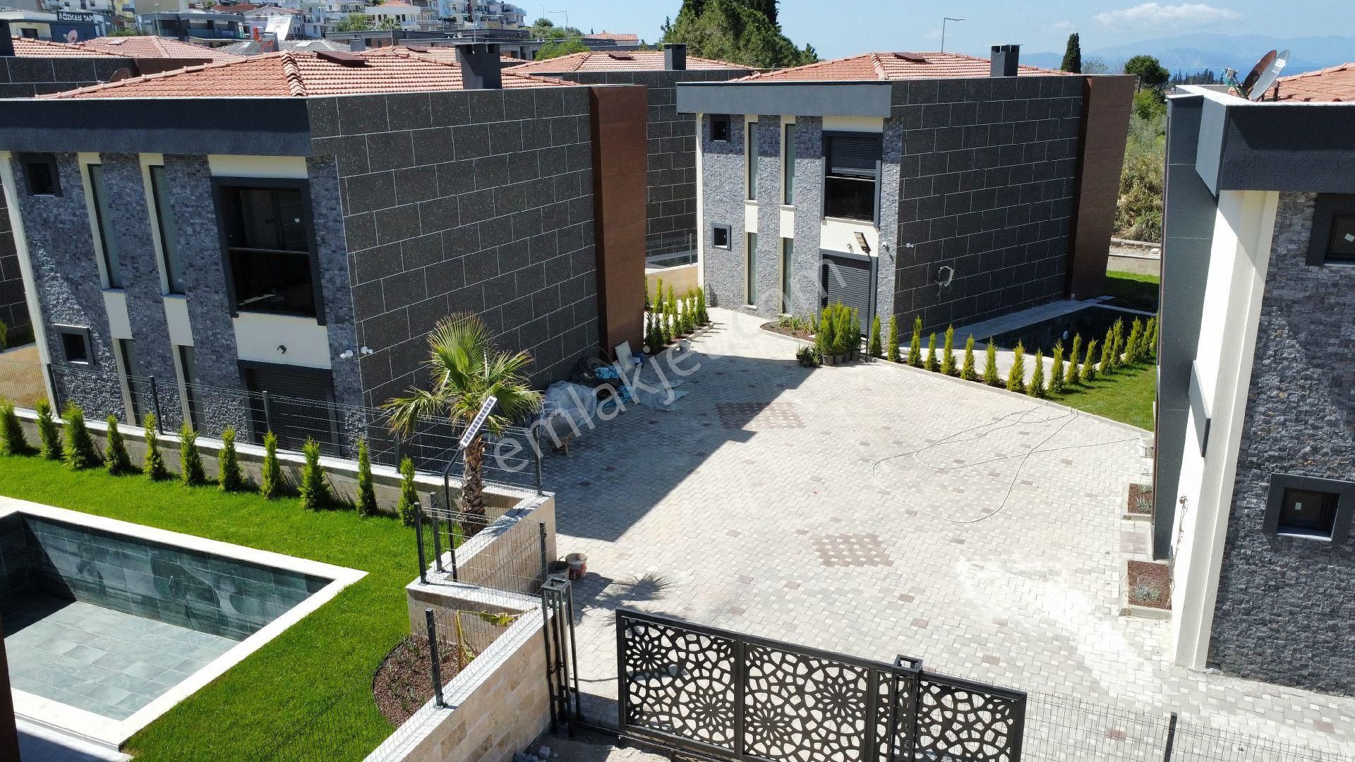 Kuşadası Avm Bölgesinde 4+1 Özel Havuzlu Lux Villa - Görsel 35