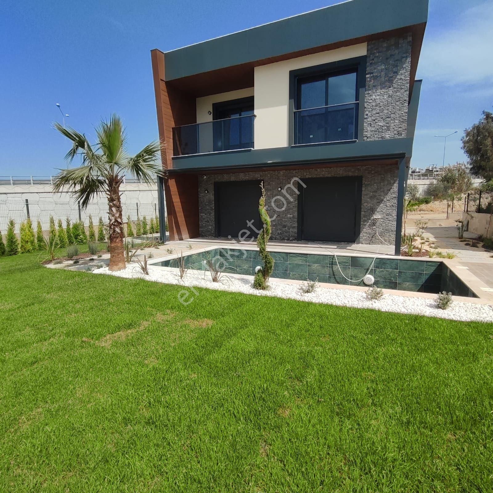 Kuşadası Avm Bölgesinde 4+1 Özel Havuzlu Lux Villa - Görsel 2