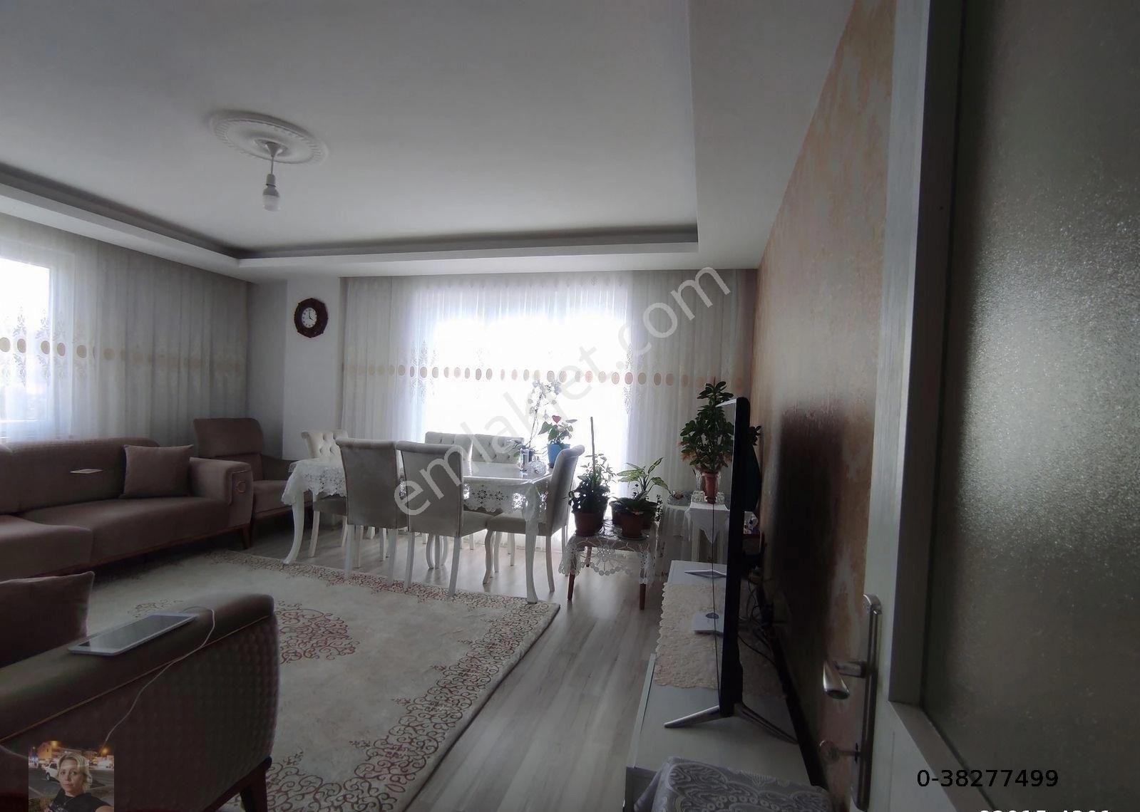 Büşra Gayrimenkulden Site İçinde Satılık Daire 95m2 Kat 3 Bina Yaşı 4 Açık Oto Parklı