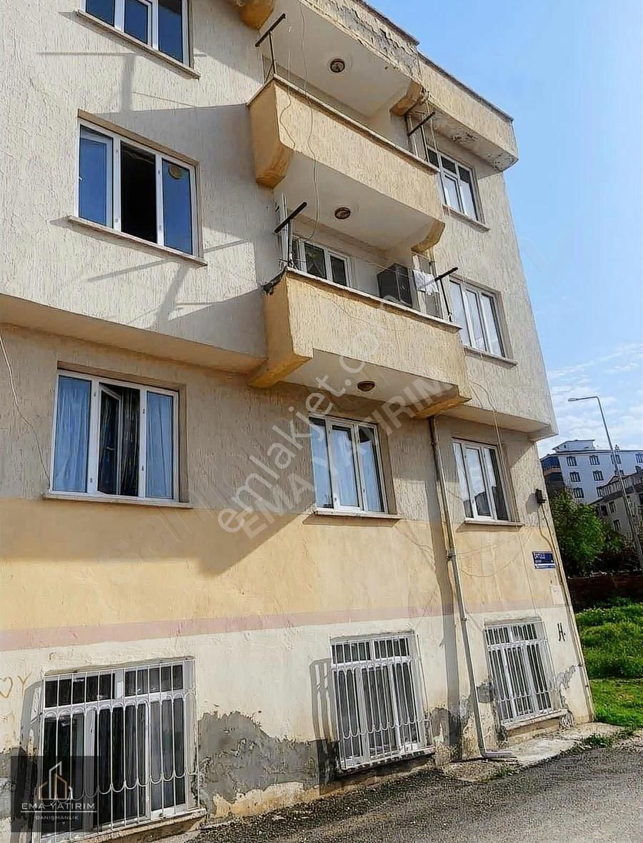 Ulukent Mahallesinde İçi Full Yapılı Ara Kat Daire