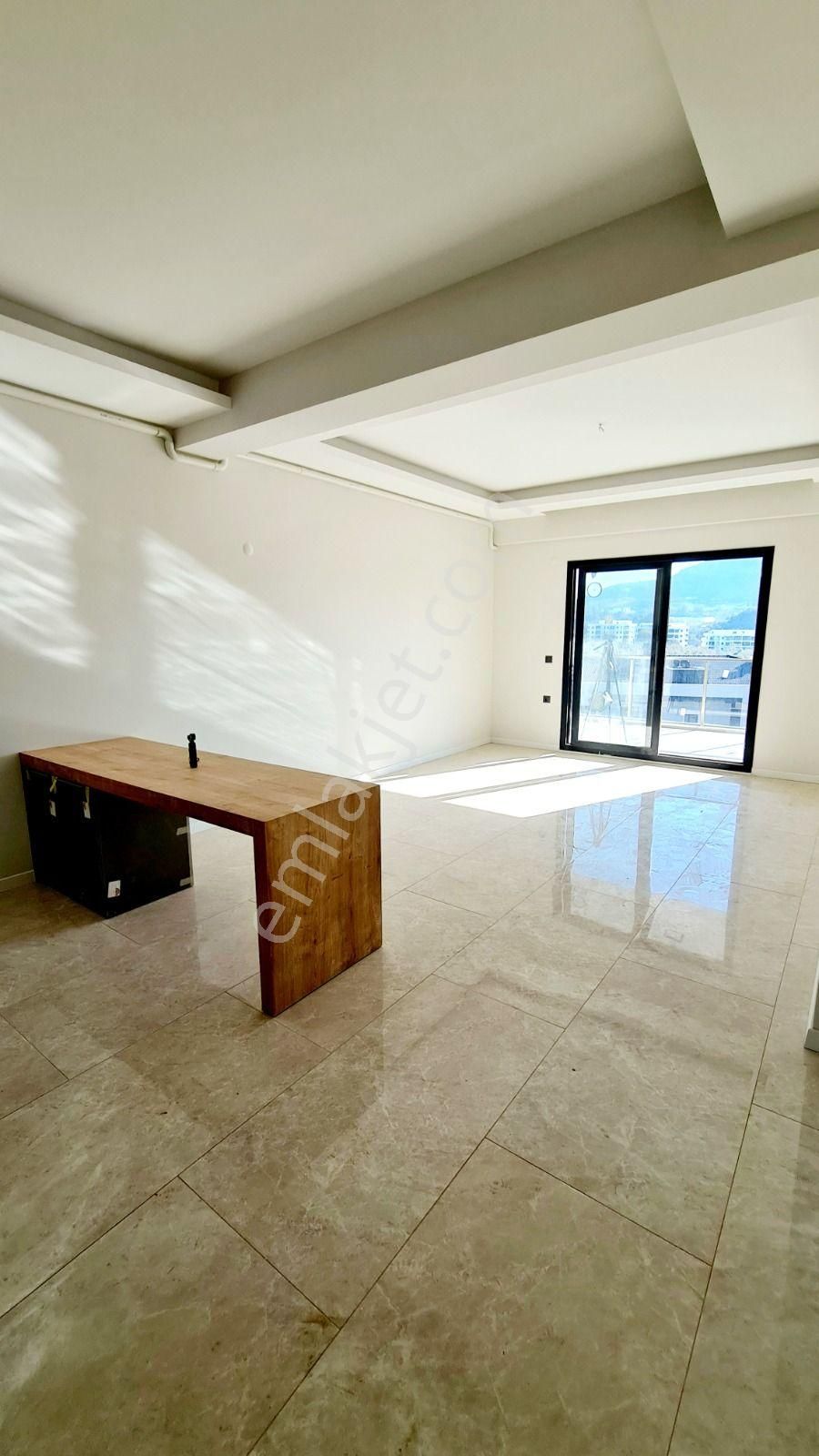 Kuşadası'nda Havuzlu Sitede Bahçeli Loft 1+1 Sıfır Daire - Görsel 6