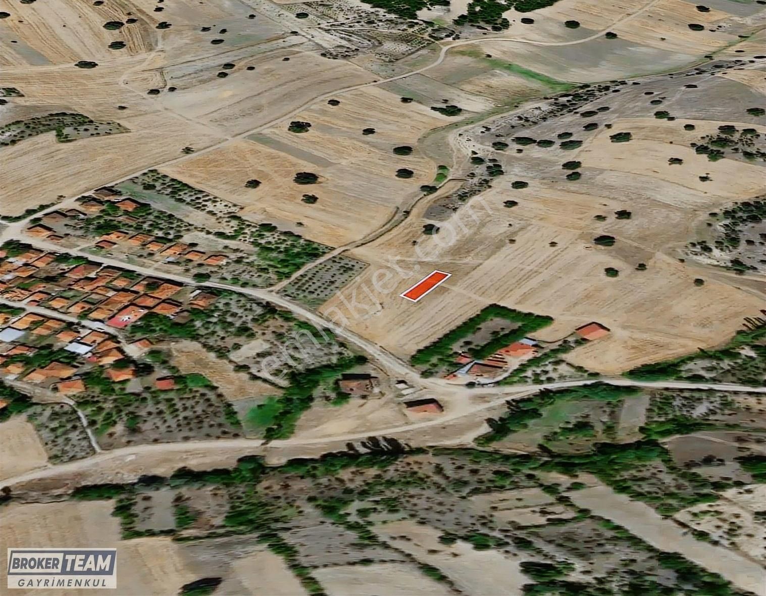Kütahya Gediz Yerleşimin Dibinde 292 M2 Tarla