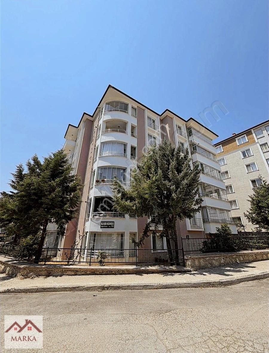 Hz. Ömer Caminin Hemen Üstünde Satılık 3+1 Daire Ara Kat