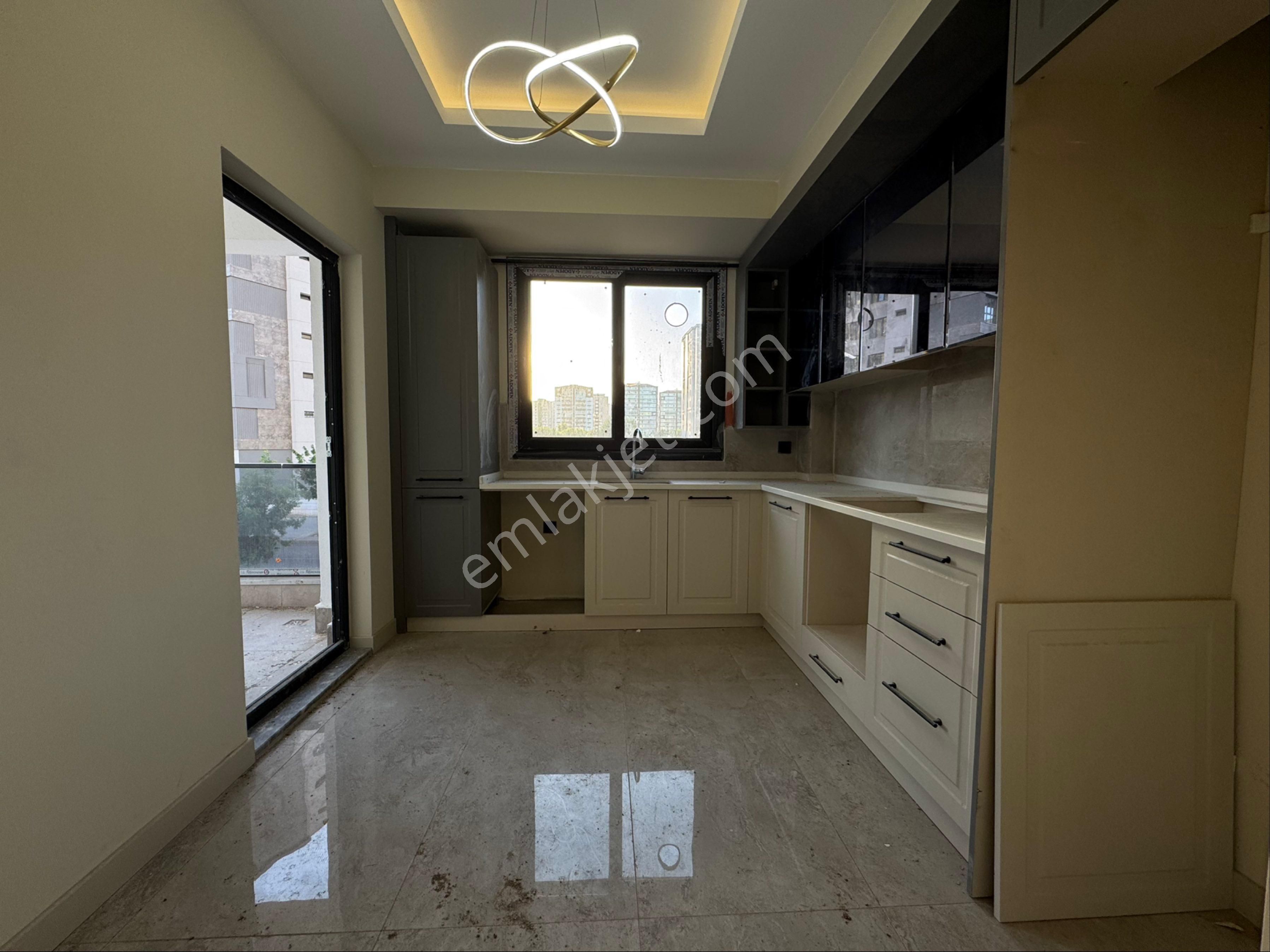 Kent Meydanında Satılık 2+1 Sıfır Daire
