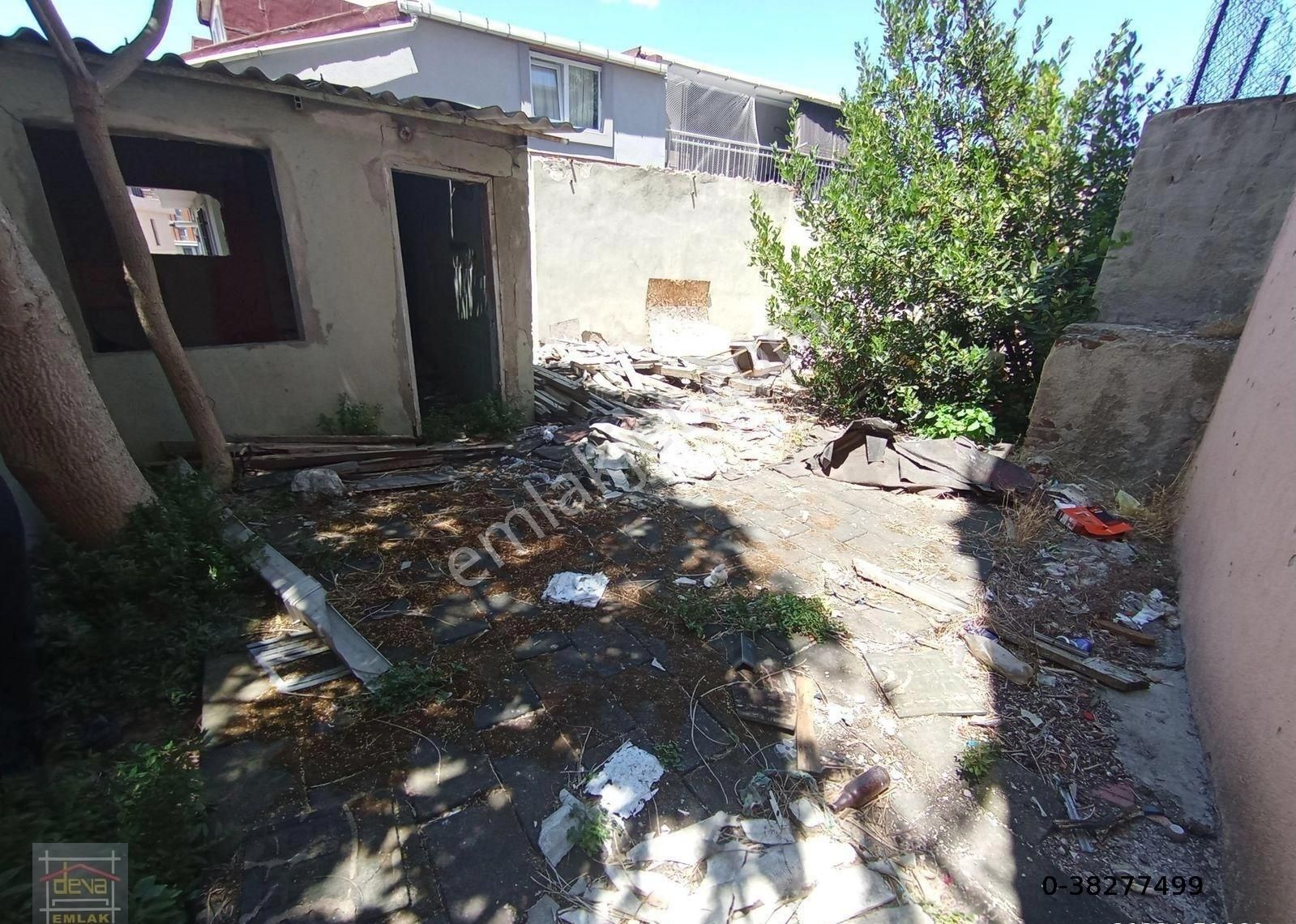 Deva Dan Nev Çarşıya Caddeye Yakın Önceden Ahşap Ev Olan Boş Arsa