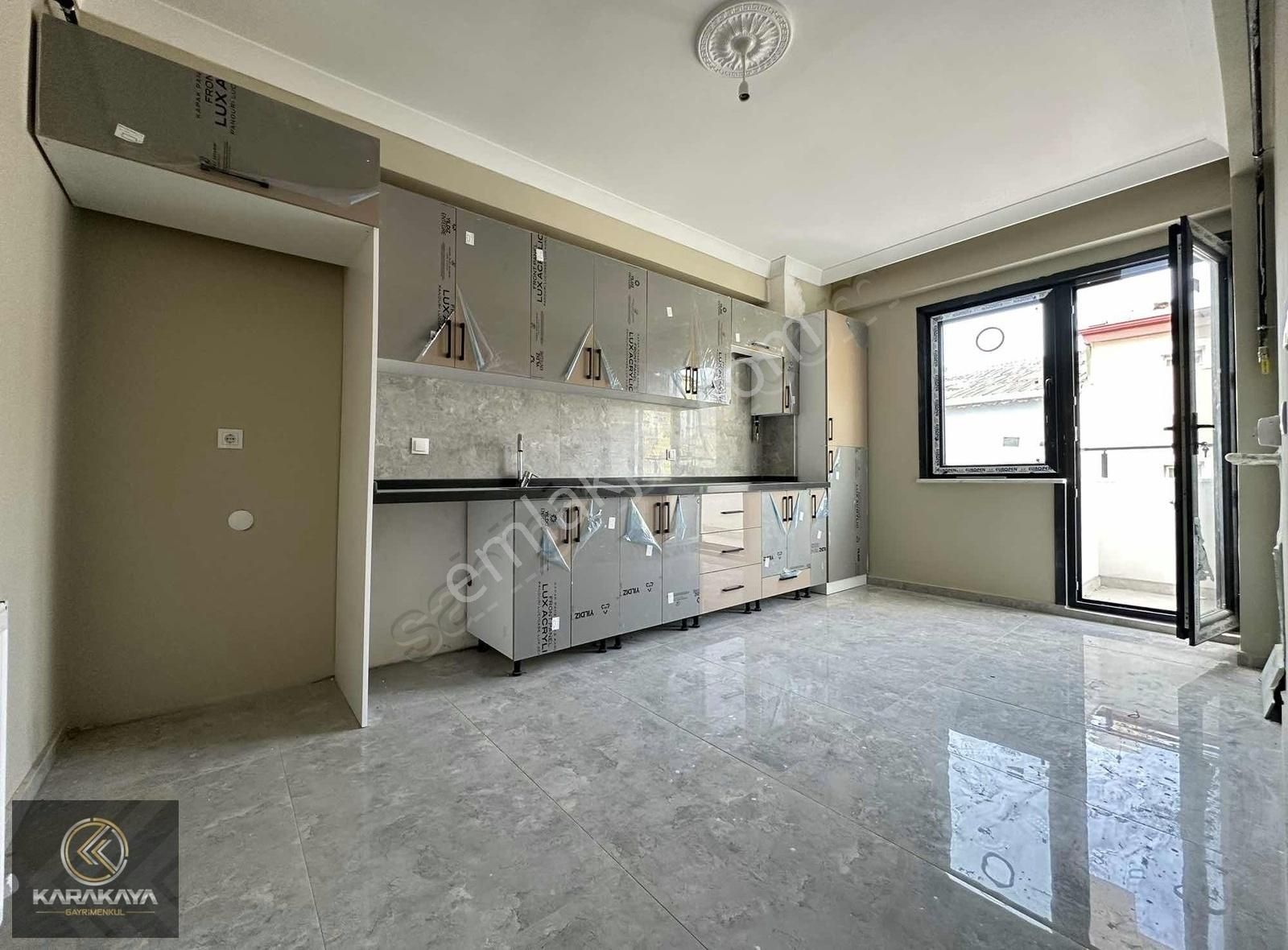 Nenehatun Mah Atatürk Cad Yakını 2+1 95 M² Arakat