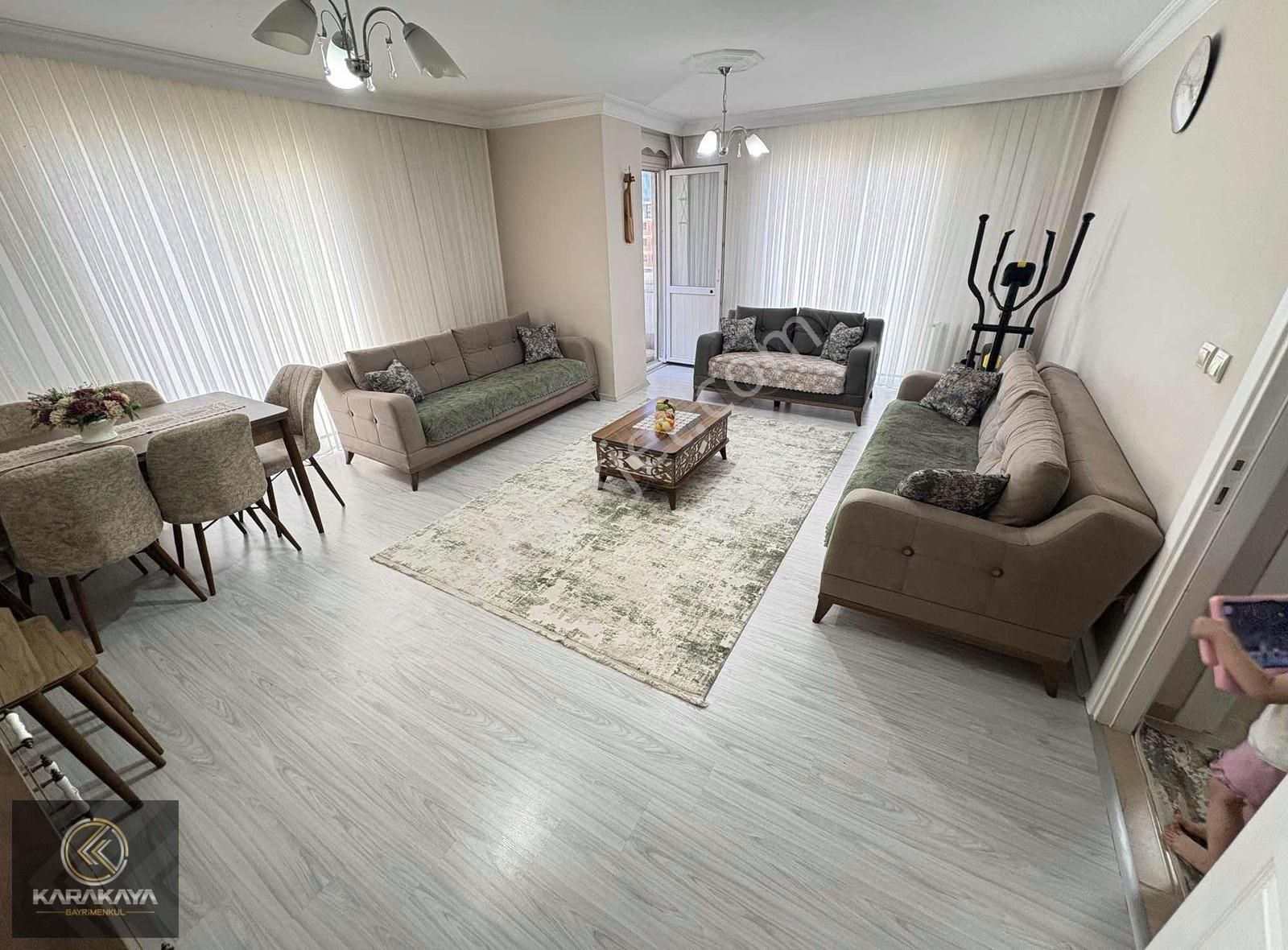 Cami Mh Cadde Üstünde 2+1 Arakat Geniş 95 M2 Daire