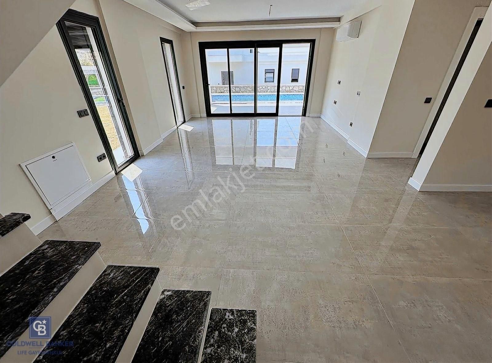 Çeşme Germiyanda Deniz Manzaralı Havuzlu 3+1 Müstakil Villa - Görsel 31