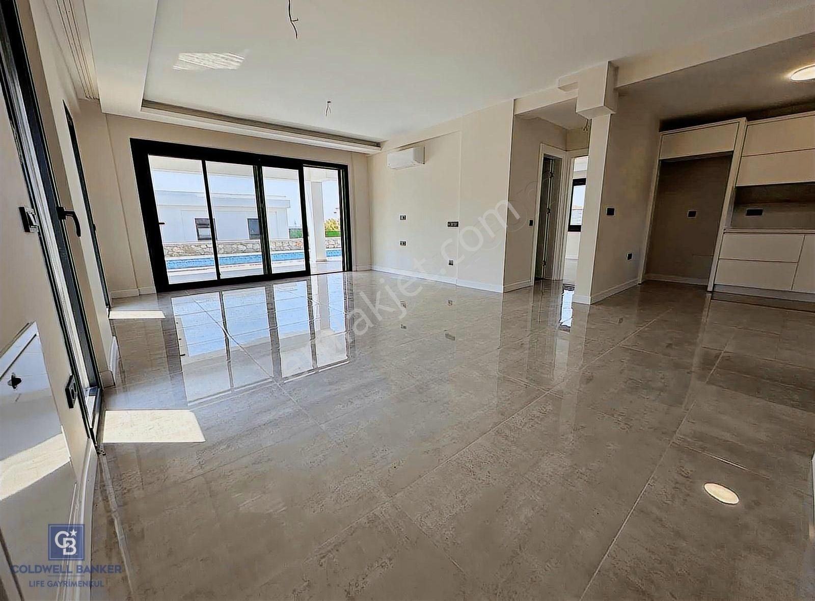 Çeşme Germiyanda Deniz Manzaralı Havuzlu 3+1 Müstakil Villa - Görsel 35