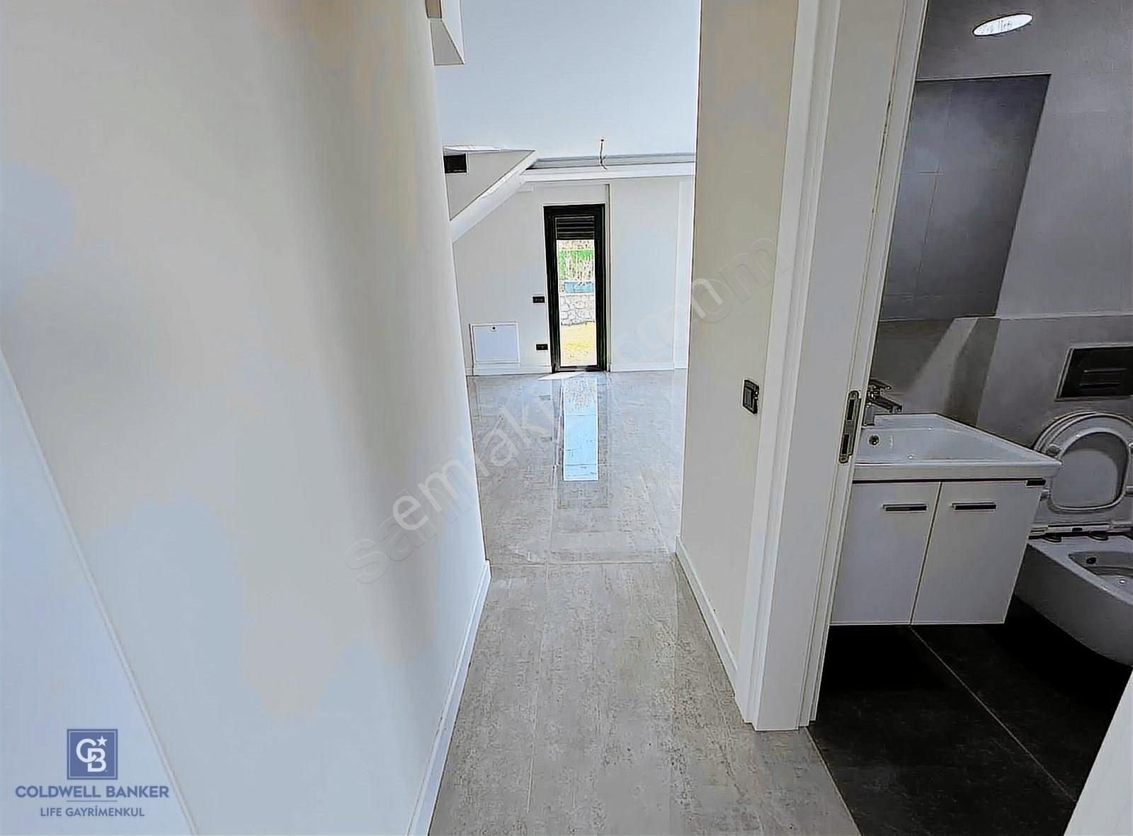 Çeşme Germiyanda Deniz Manzaralı Havuzlu 3+1 Müstakil Villa - Görsel 22