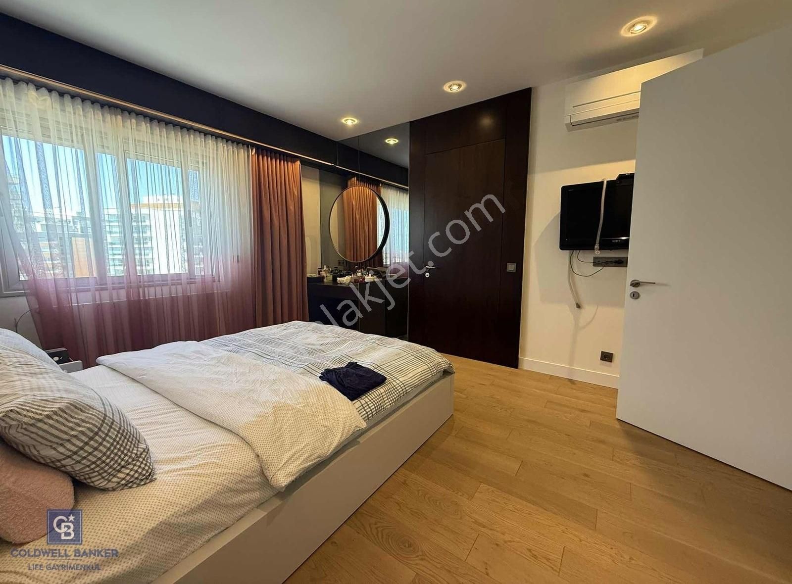 Mavişehir' De Tadilatlı Deniz Manzaralı 3+1 Satılık Lüks Daire