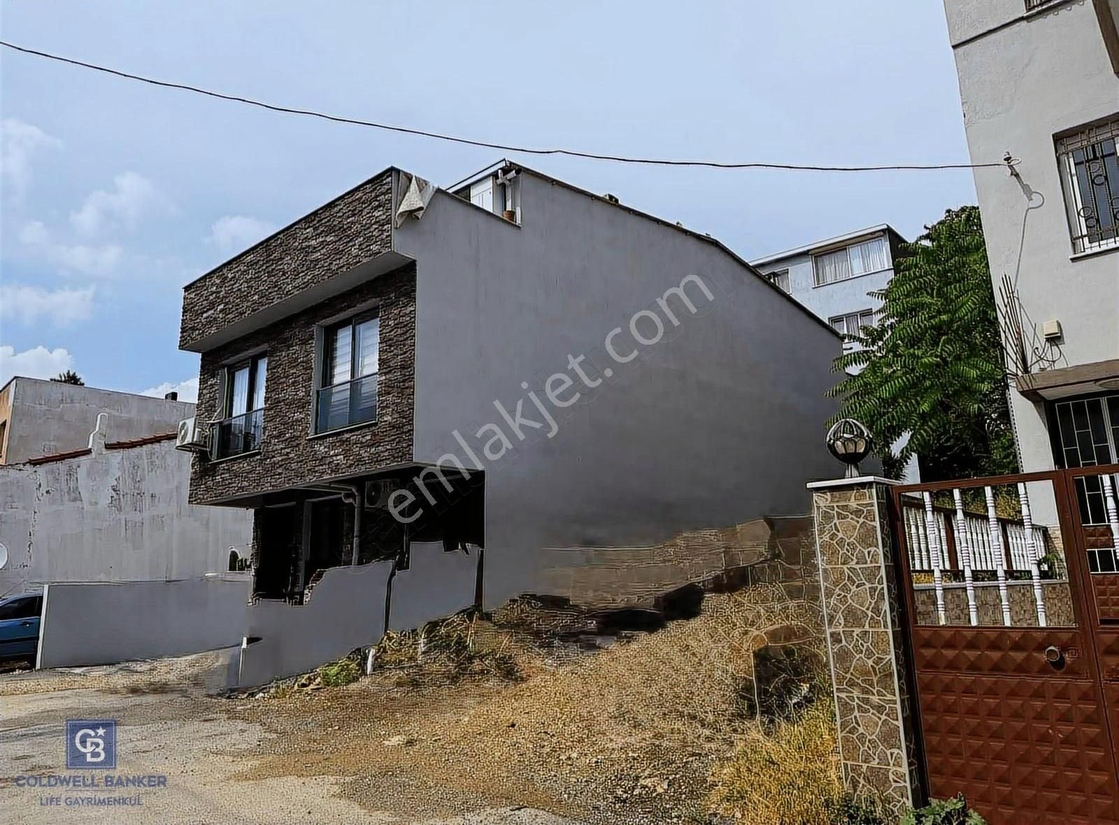 Buca Yaylacık Mahallesinde Eşyalı 2+1 Satılık Daire