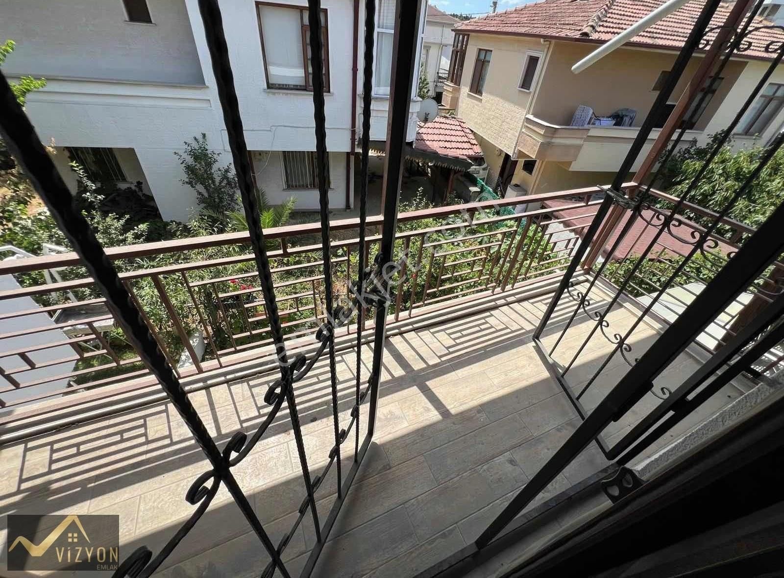 Vizyon Emlak'tan Bayramoğlunda Havuzlu Site İçi Bitişik Villa
