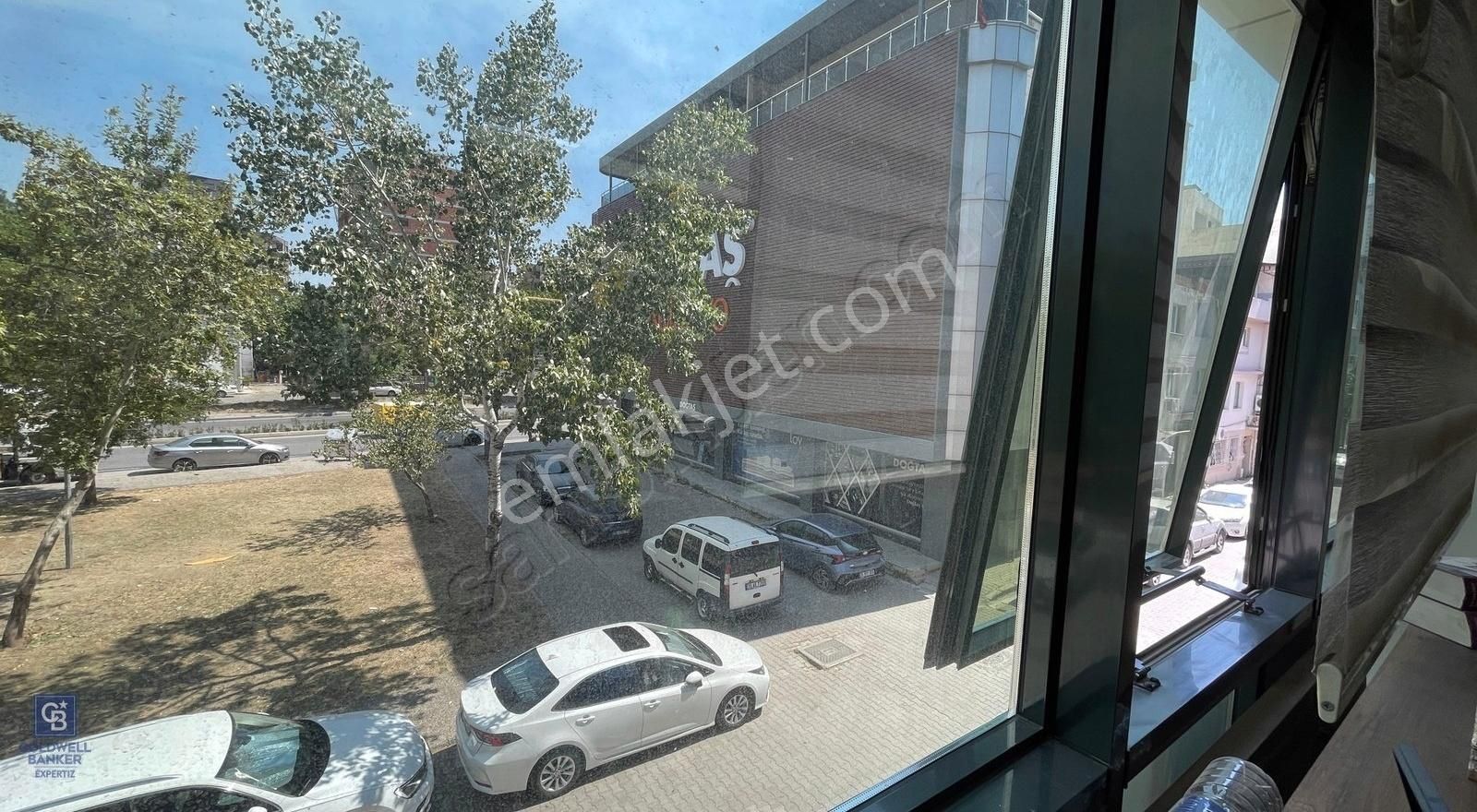 İzmir Bayraklı Manavkuyu Satılık 2+1 Daire Merkezi Konum