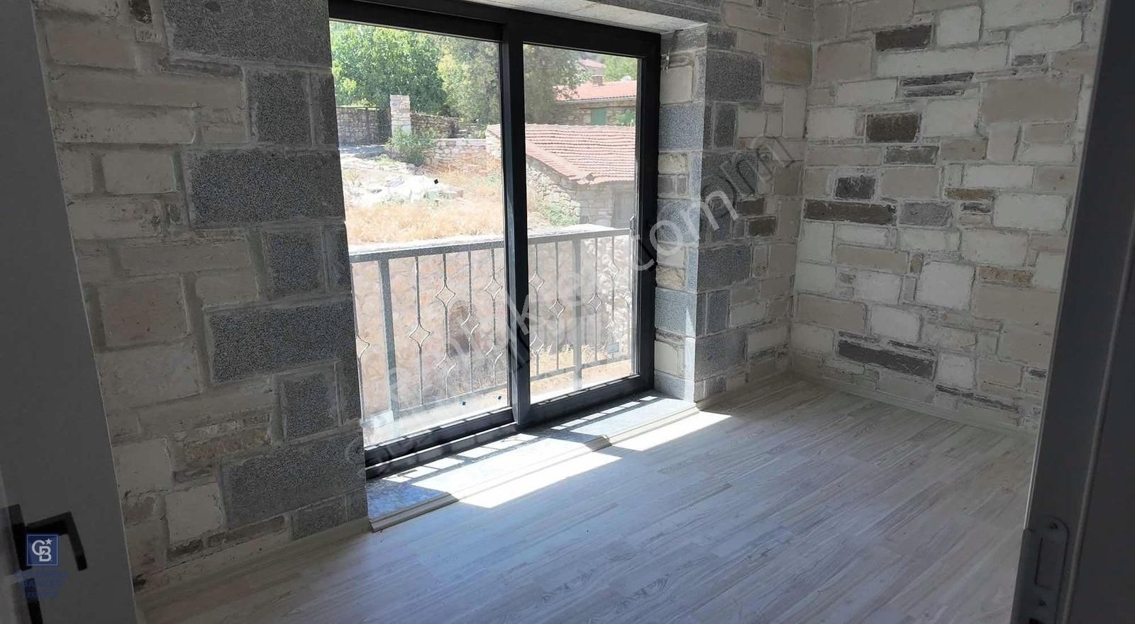 Foça Ilıpınar Köyü Satılık 2+1 Villa