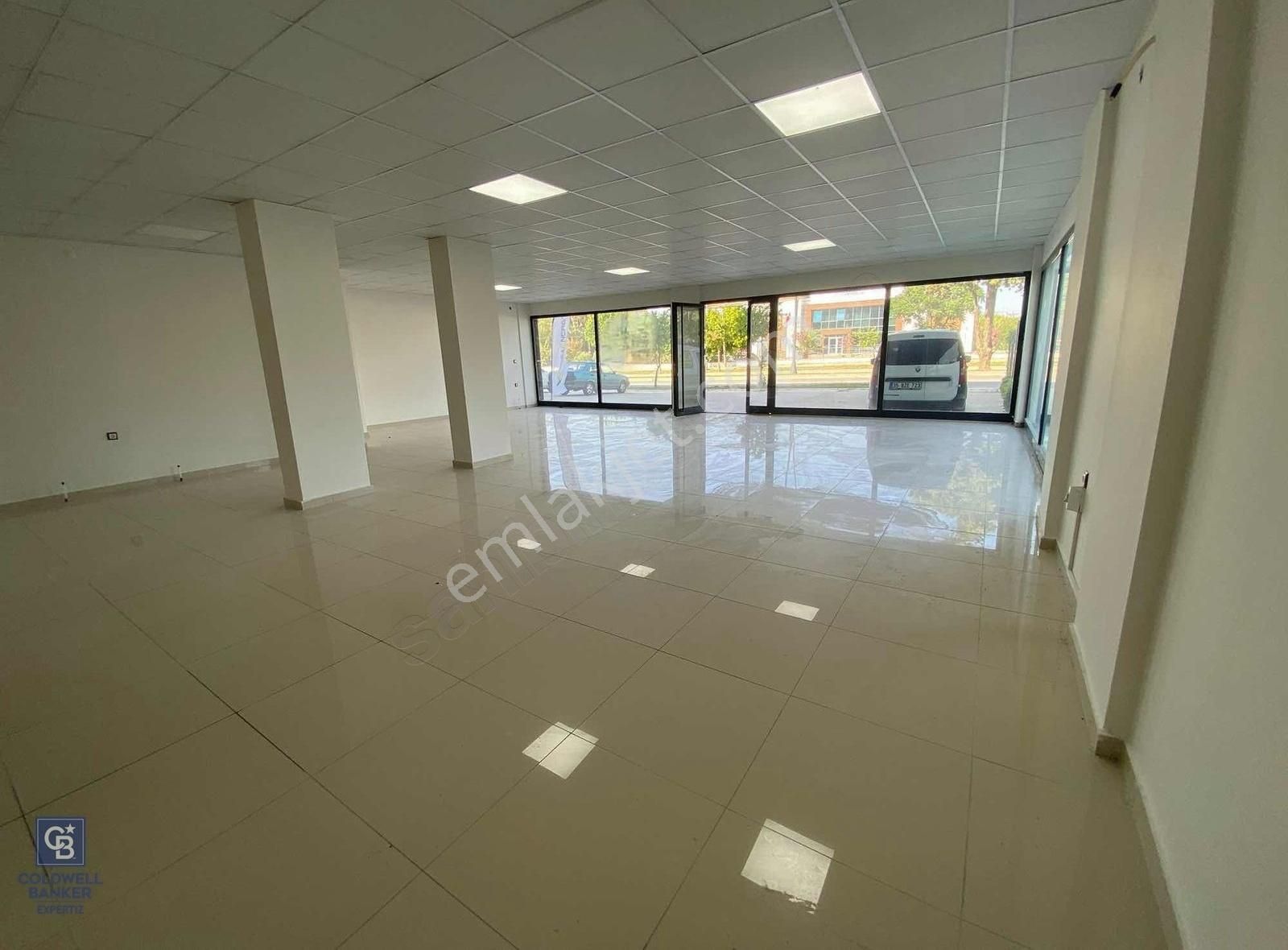 Tire'de Cadde Üzerin De Kiralık Dükkan