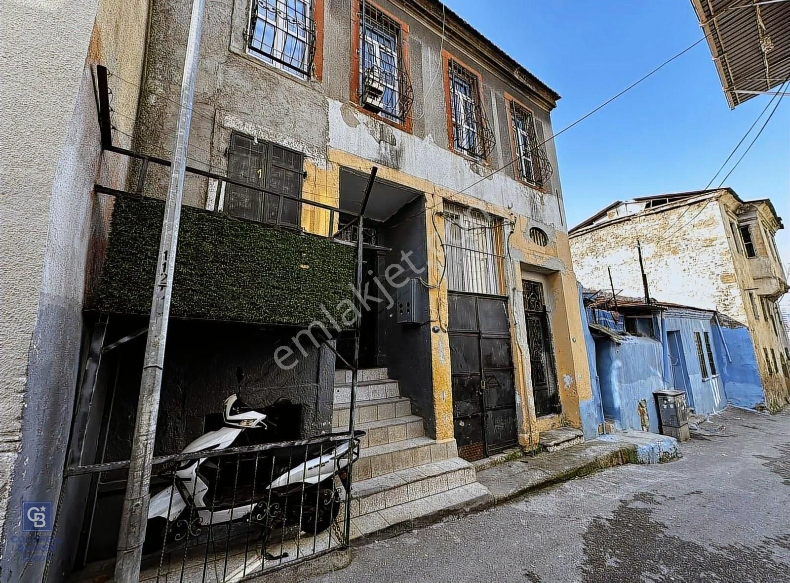 İzmir'in Antik Agora Bölgesinde Tarihi Müstakil Ev
