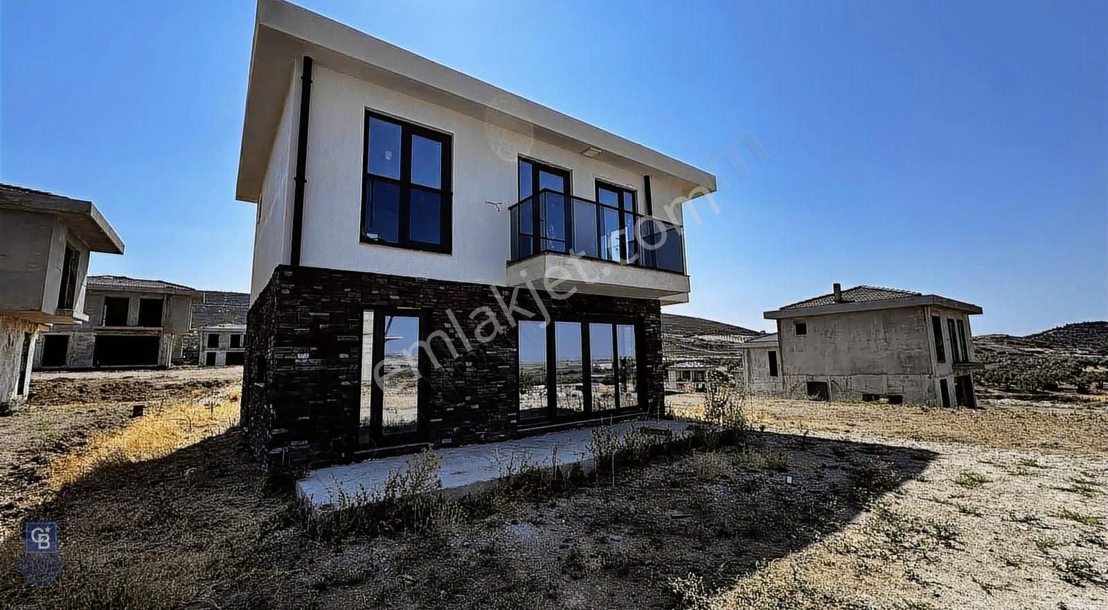Foça Gerenköy Tam Müstakil, 3+1, 2 Banyo&wc, Site İçi, Havuzlu