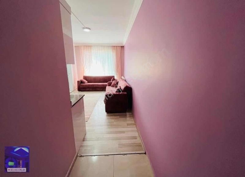 Belkıs Emlaktan Rasaf Yolu Tramvaya Yakın Eşyalı 1+1 Daire
