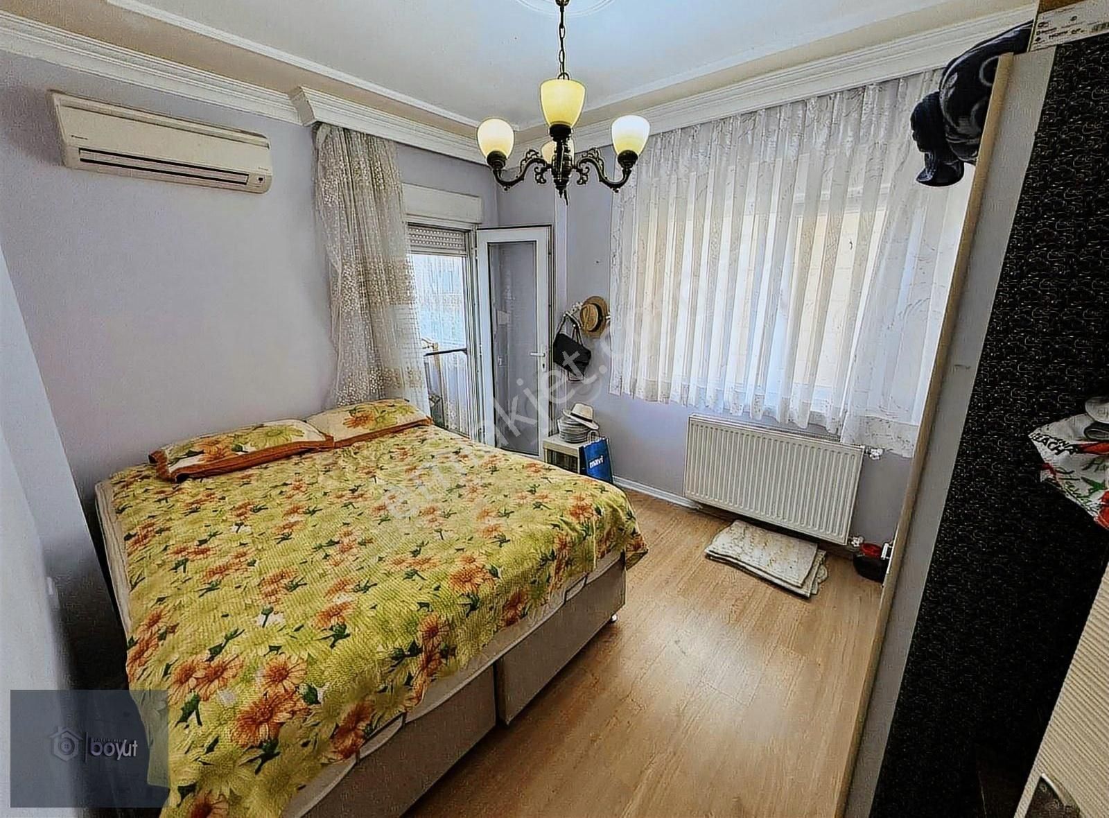 Boyut'tan Akçay Merkezde Ara Kat Ön Cephe Yeni Bina Satılık 3+1