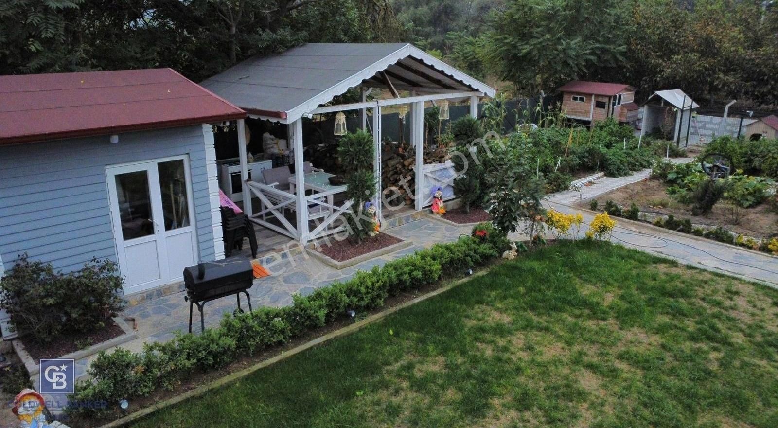 Cb King'den Büyükbostancı'da Arsa İçi Satılık 2+1 Bağ Evi