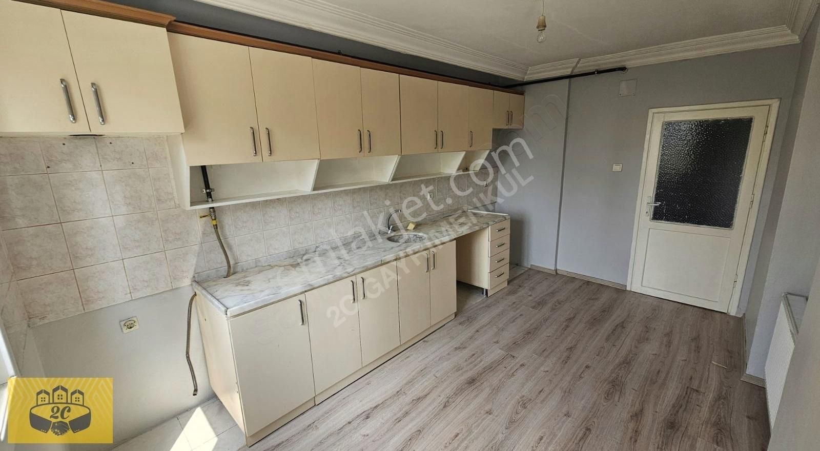 Hayalparkta 3+1 Kapalı Mutfak Doğalgazlı Geniş Oturumlu